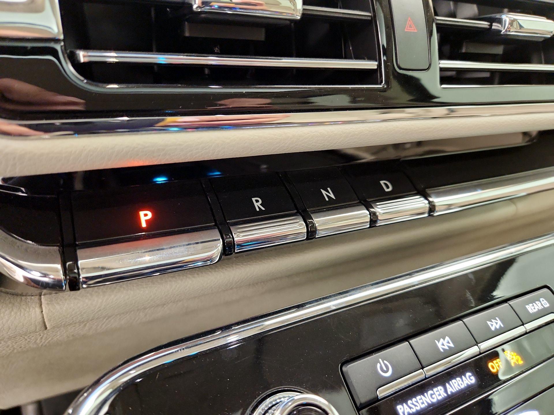 Thumbnail: 2019 Lincoln Navigator - 17