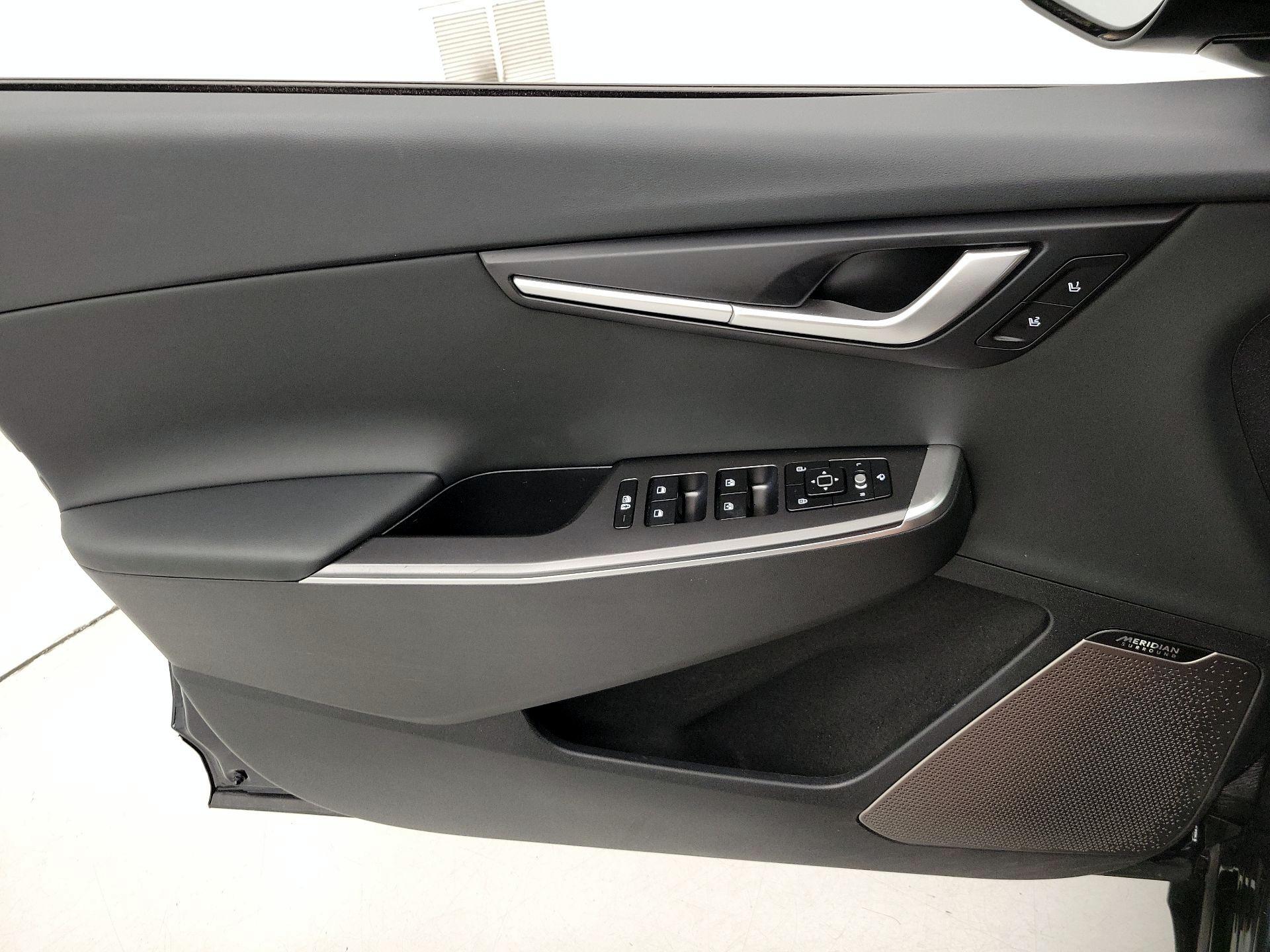 Thumbnail: 2022 Kia EV6 - 12