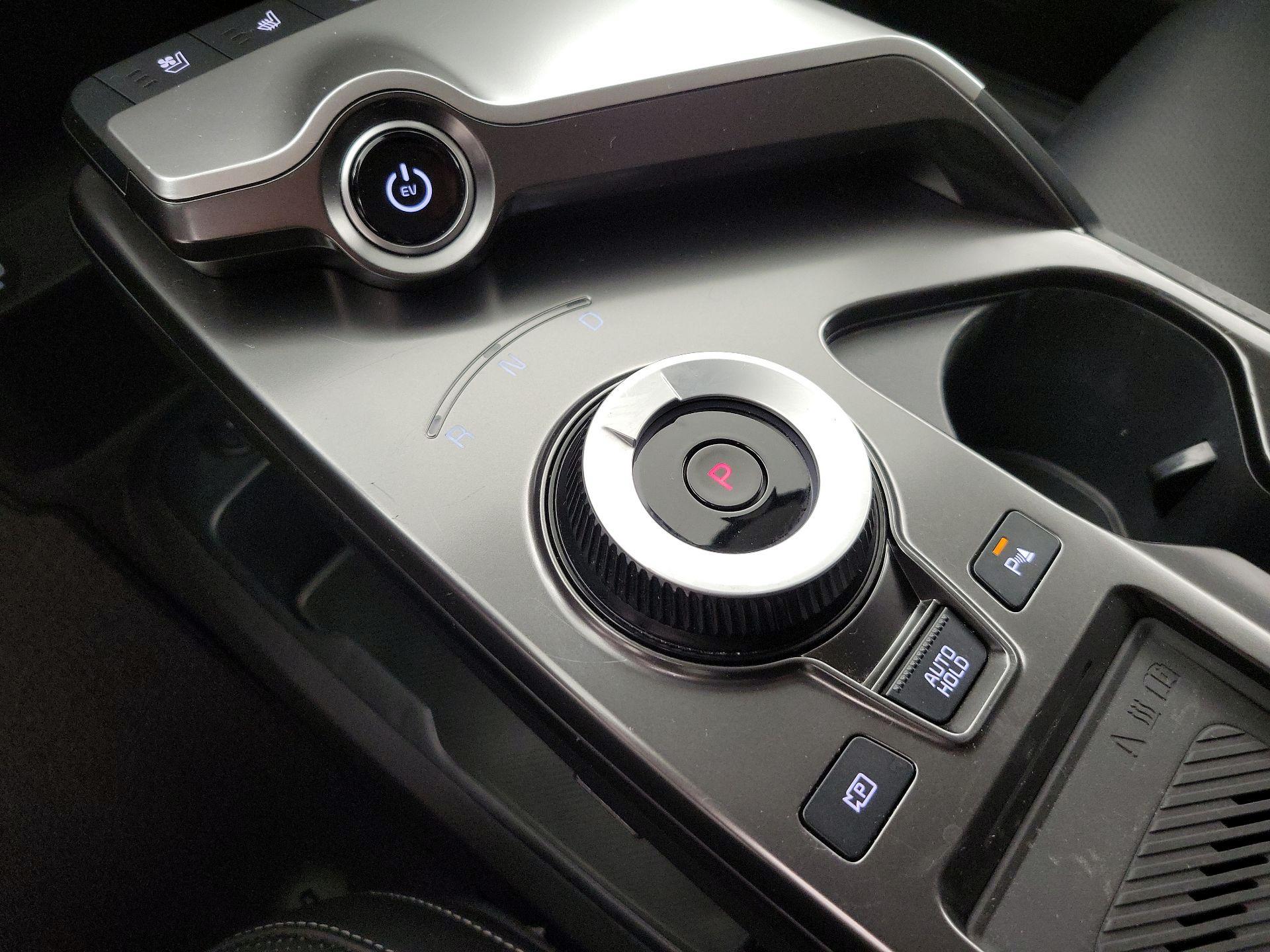Thumbnail: 2022 Kia EV6 - 18