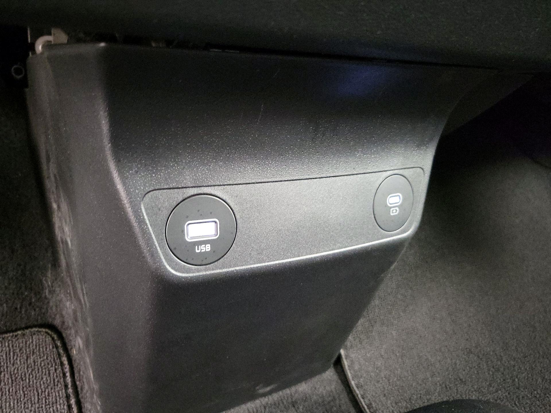 Thumbnail: 2022 Kia EV6 - 19