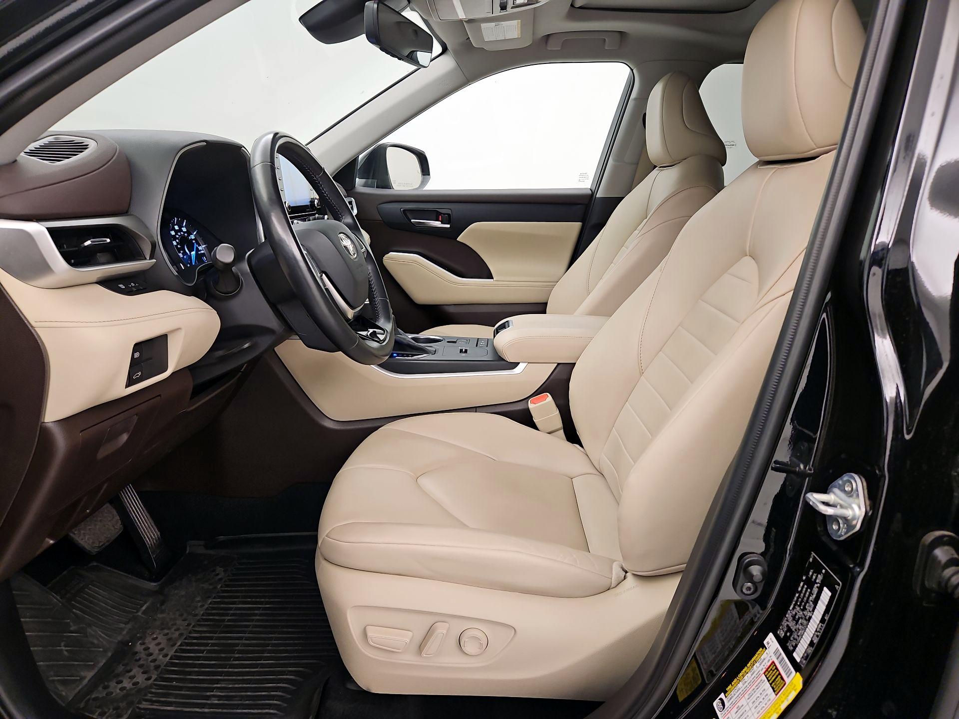 Thumbnail: 2021 Toyota Highlander - 11