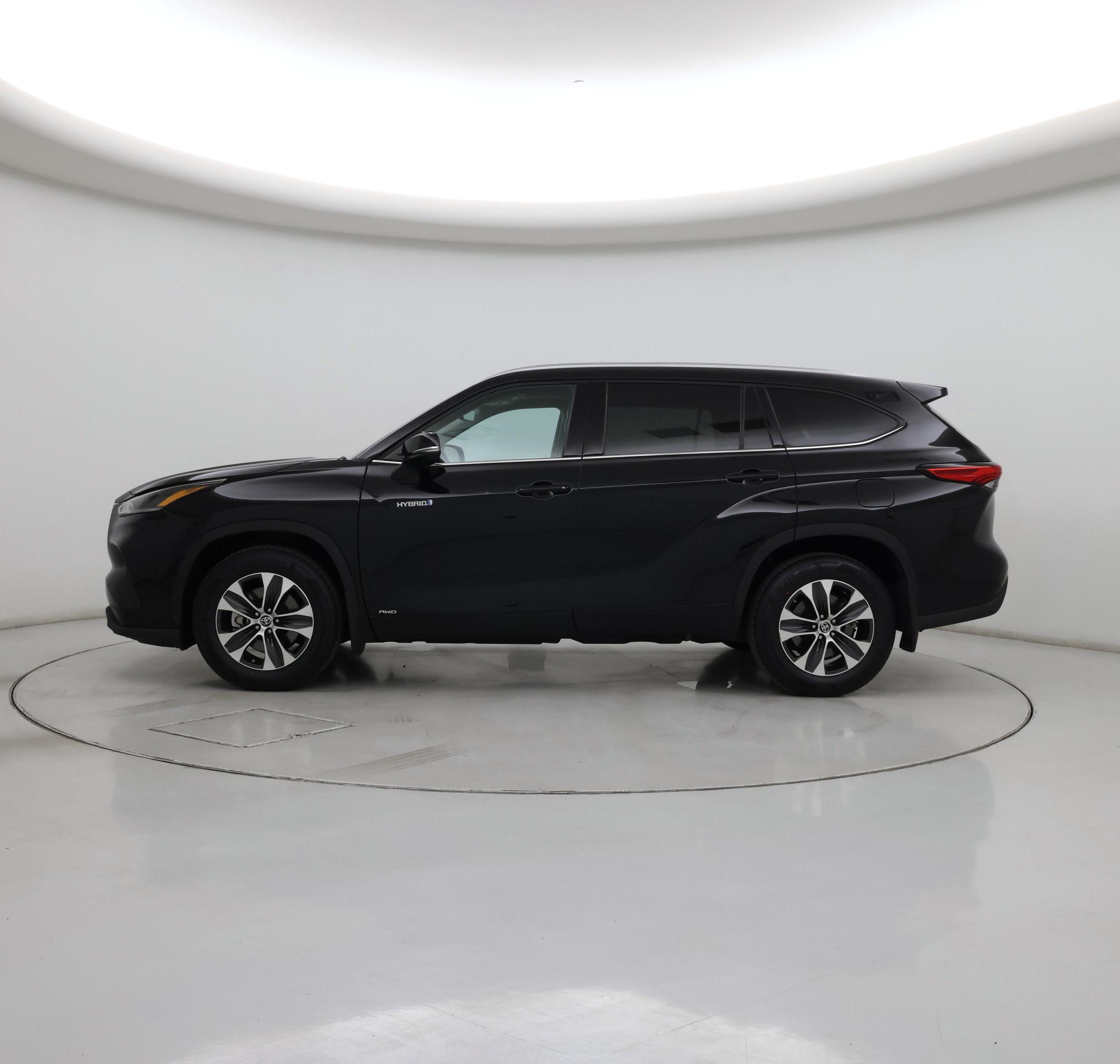 Thumbnail: 2021 Toyota Highlander - 3