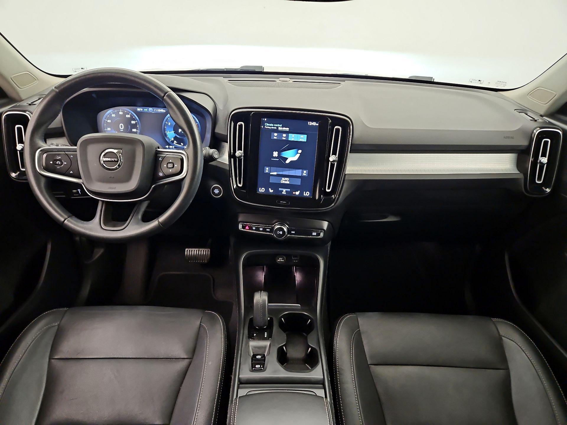 Thumbnail: 2021 Volvo XC40 - 9