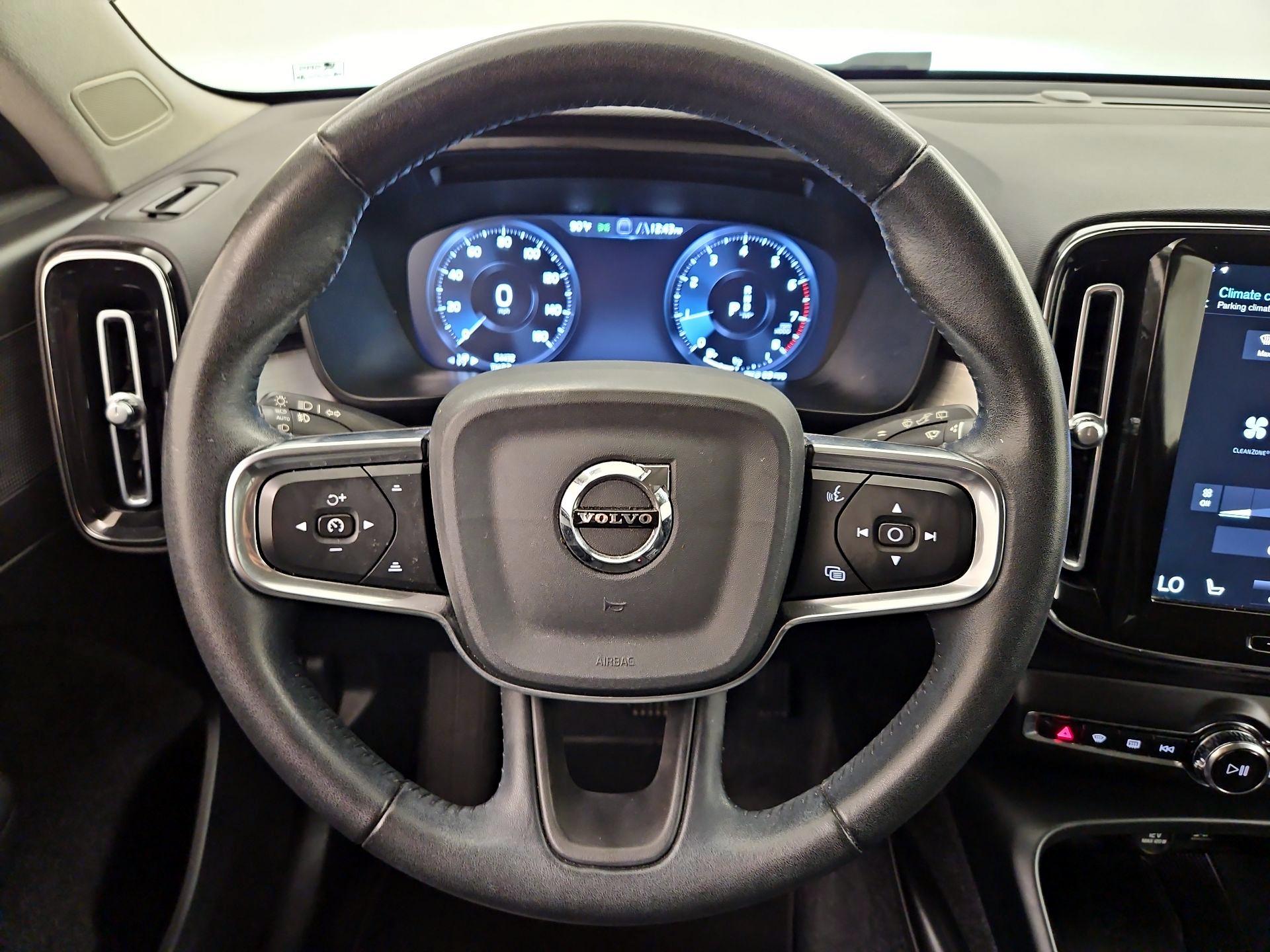 Thumbnail: 2021 Volvo XC40 - 10