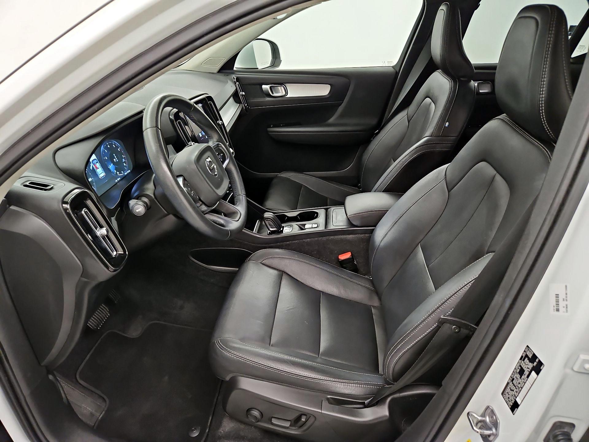 Thumbnail: 2021 Volvo XC40 - 11