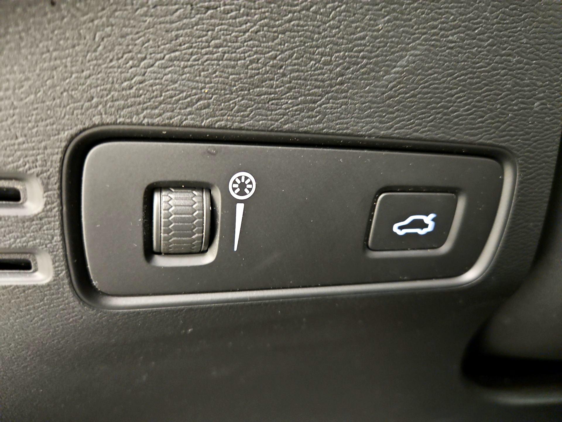 Thumbnail: 2021 Volvo XC40 - 13