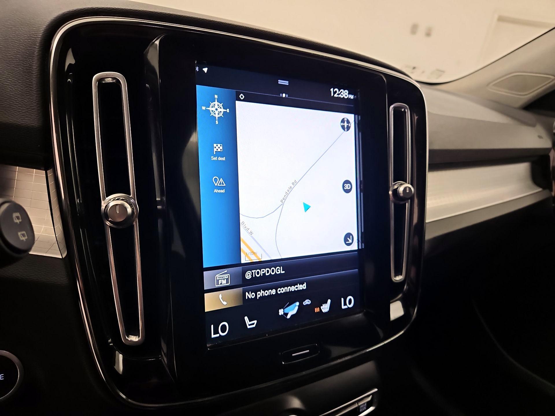 Thumbnail: 2021 Volvo XC40 - 14