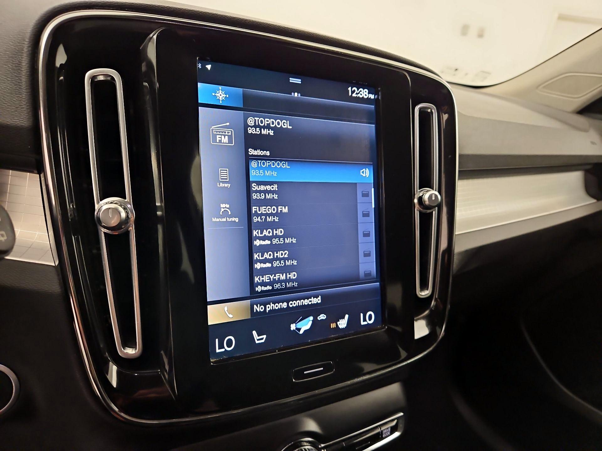 Thumbnail: 2021 Volvo XC40 - 16