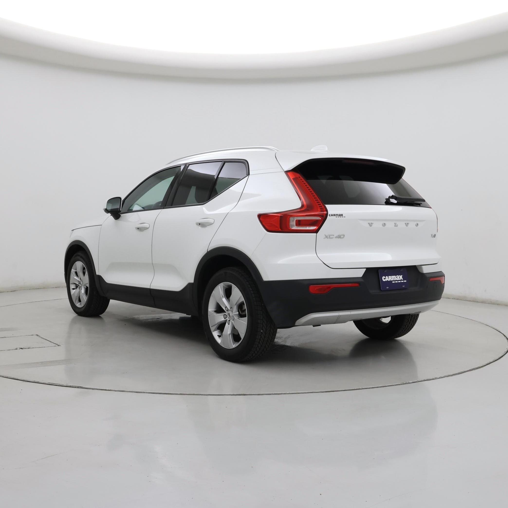 Thumbnail: 2021 Volvo XC40 - 2