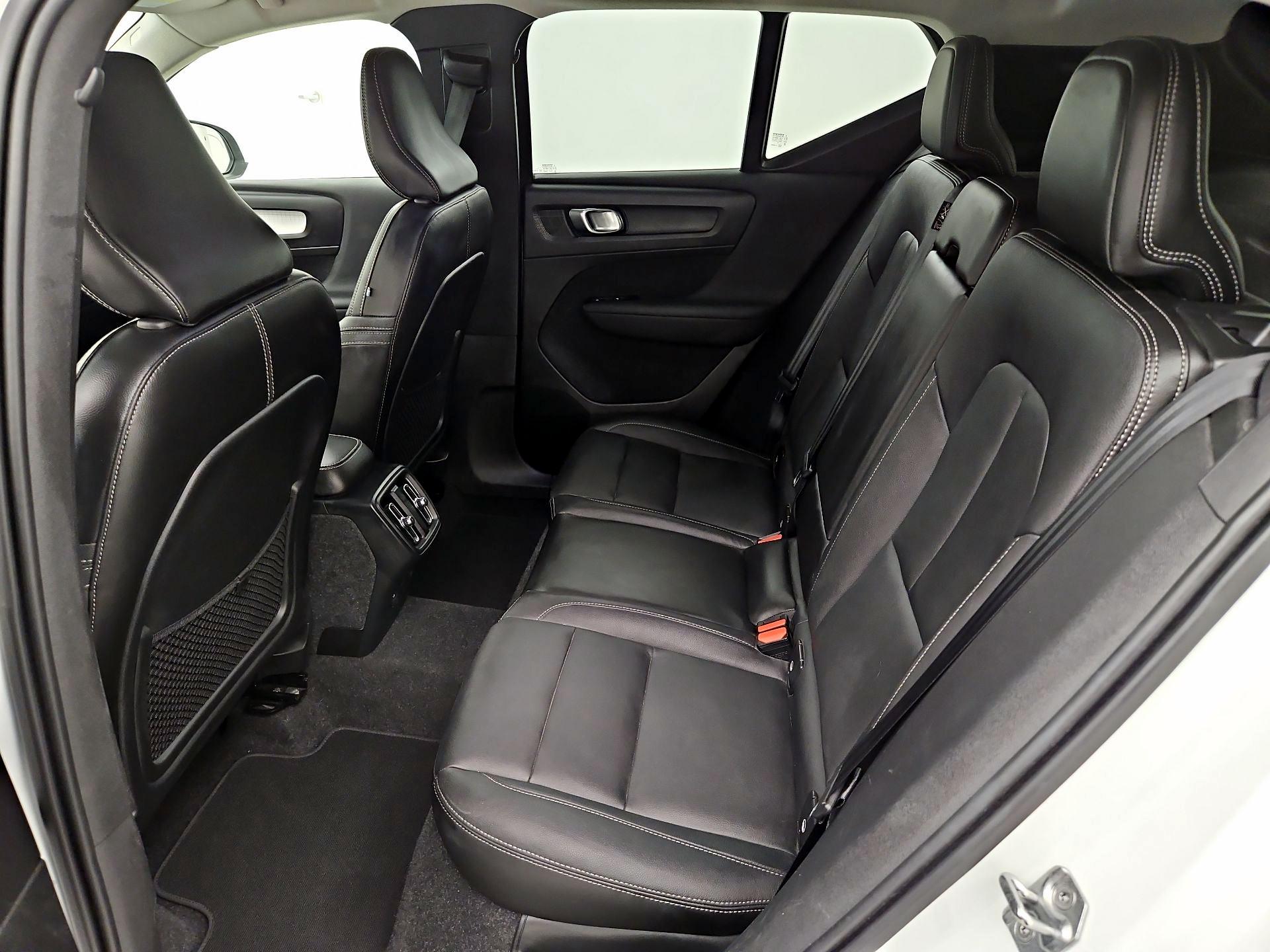 Thumbnail: 2021 Volvo XC40 - 20