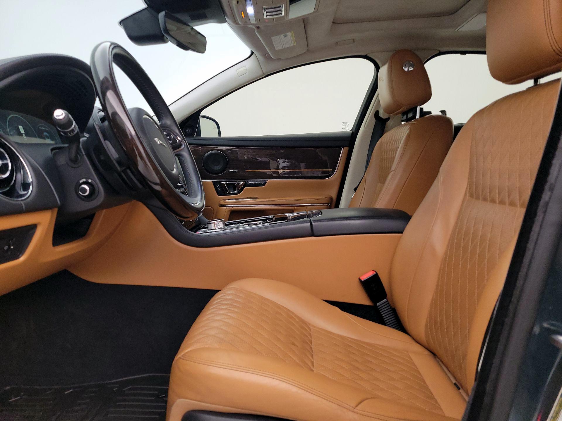 Thumbnail: 2019 Jaguar XJ - 11