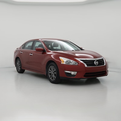 Red 2015 Nissan Altima S