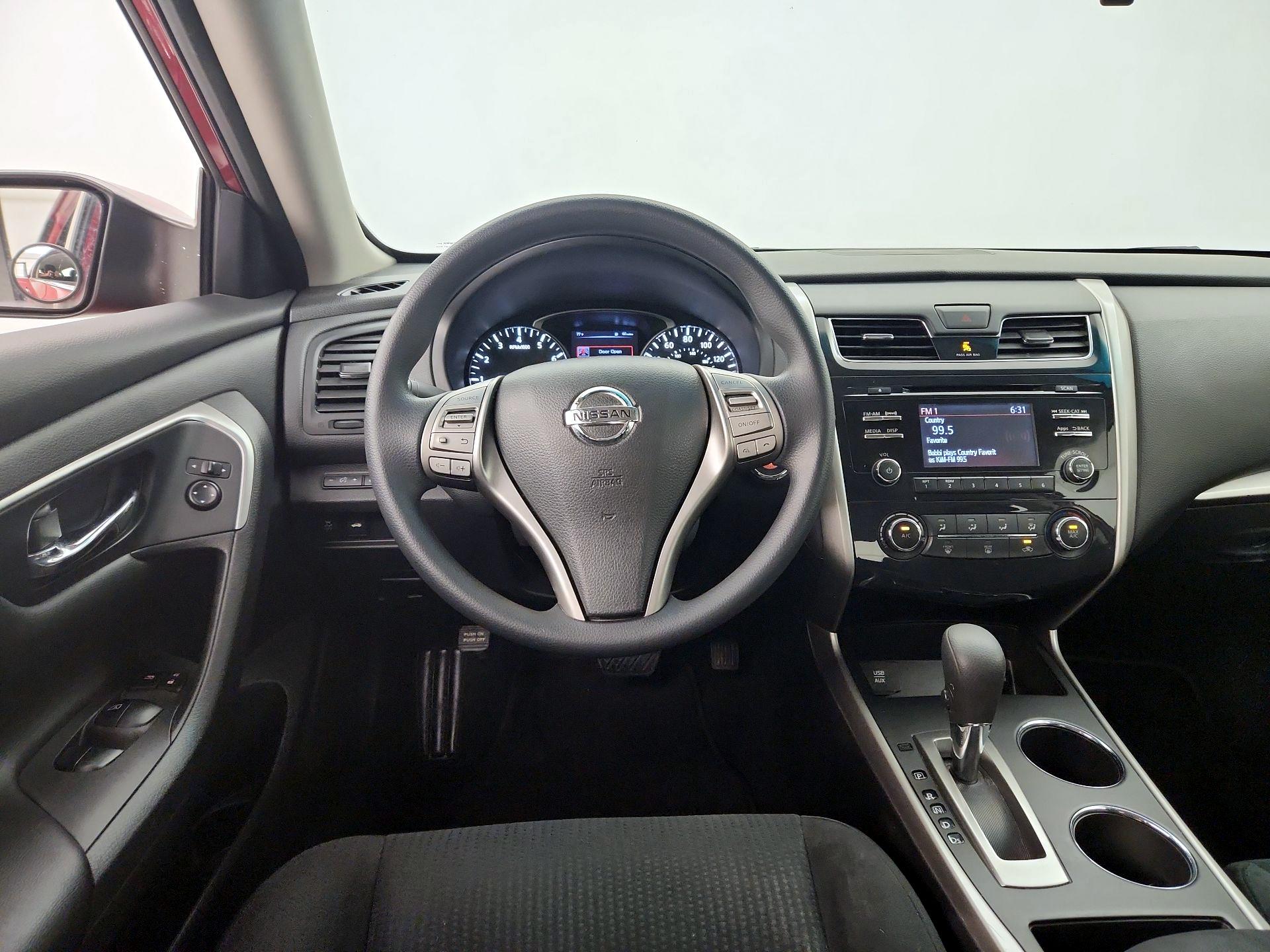 Thumbnail: 2015 Nissan Altima - 10