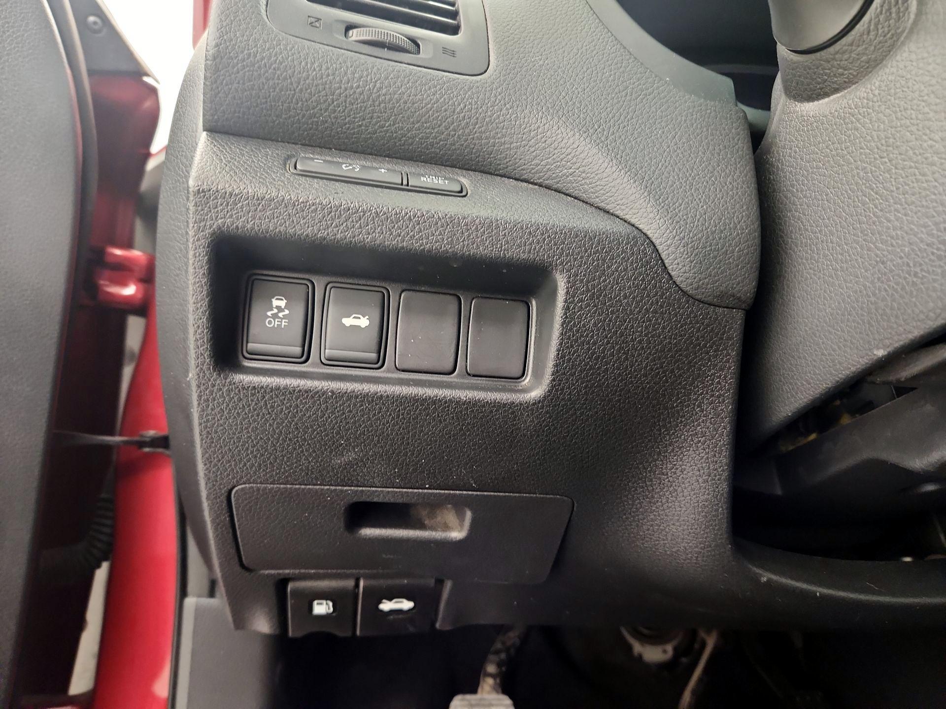 Thumbnail: 2015 Nissan Altima - 13