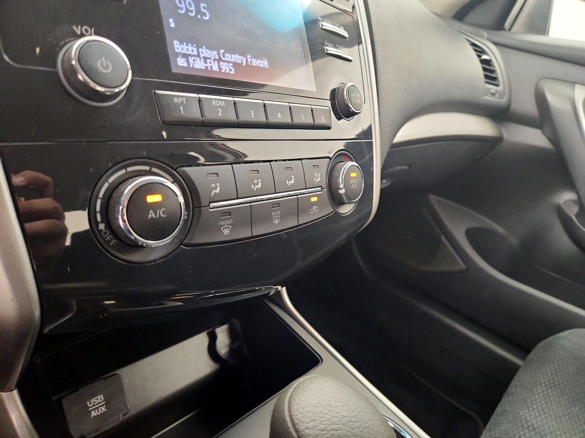 Thumbnail: 2015 Nissan Altima - 16