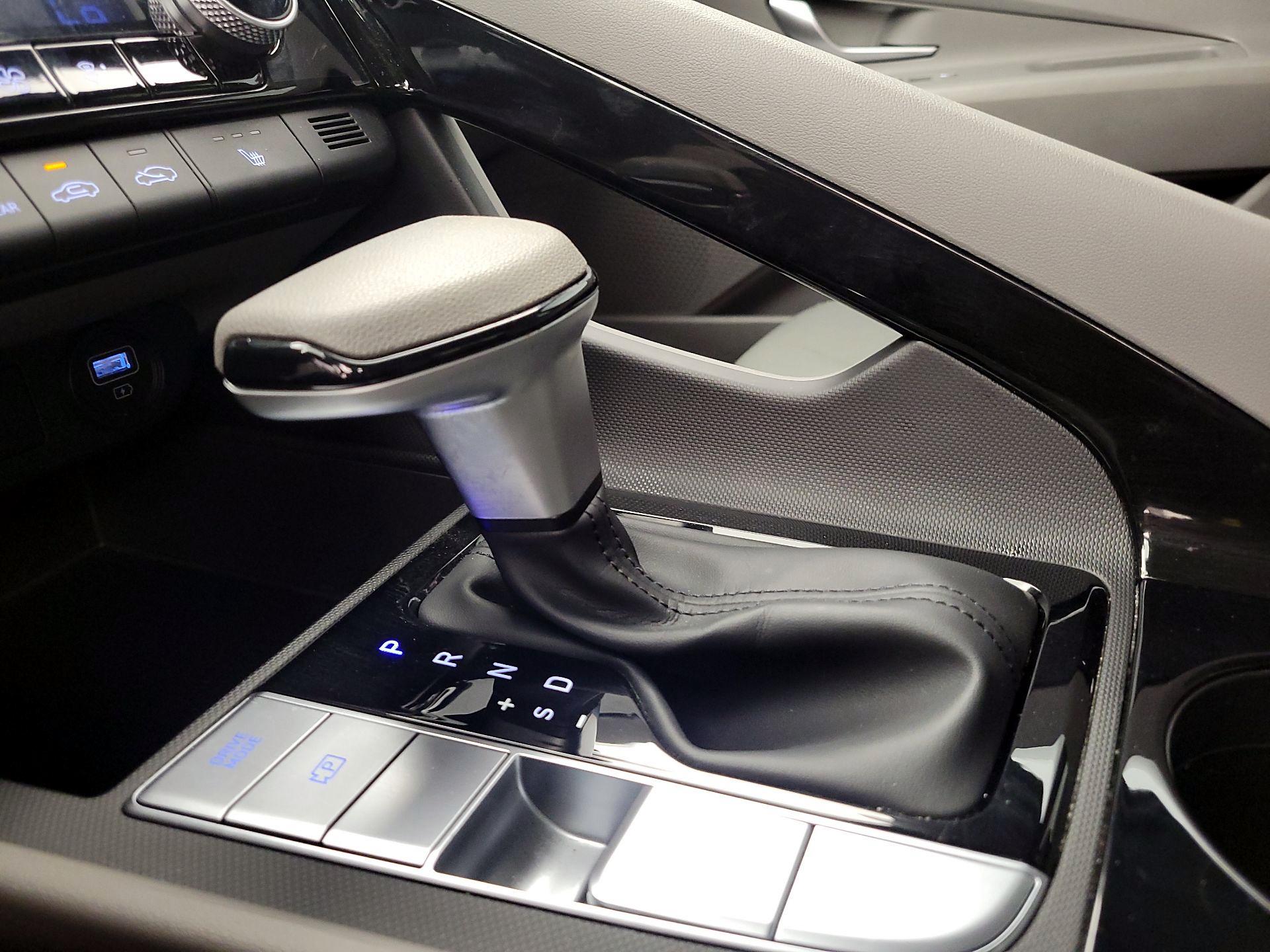 Thumbnail: 2022 Hyundai Elantra - 17