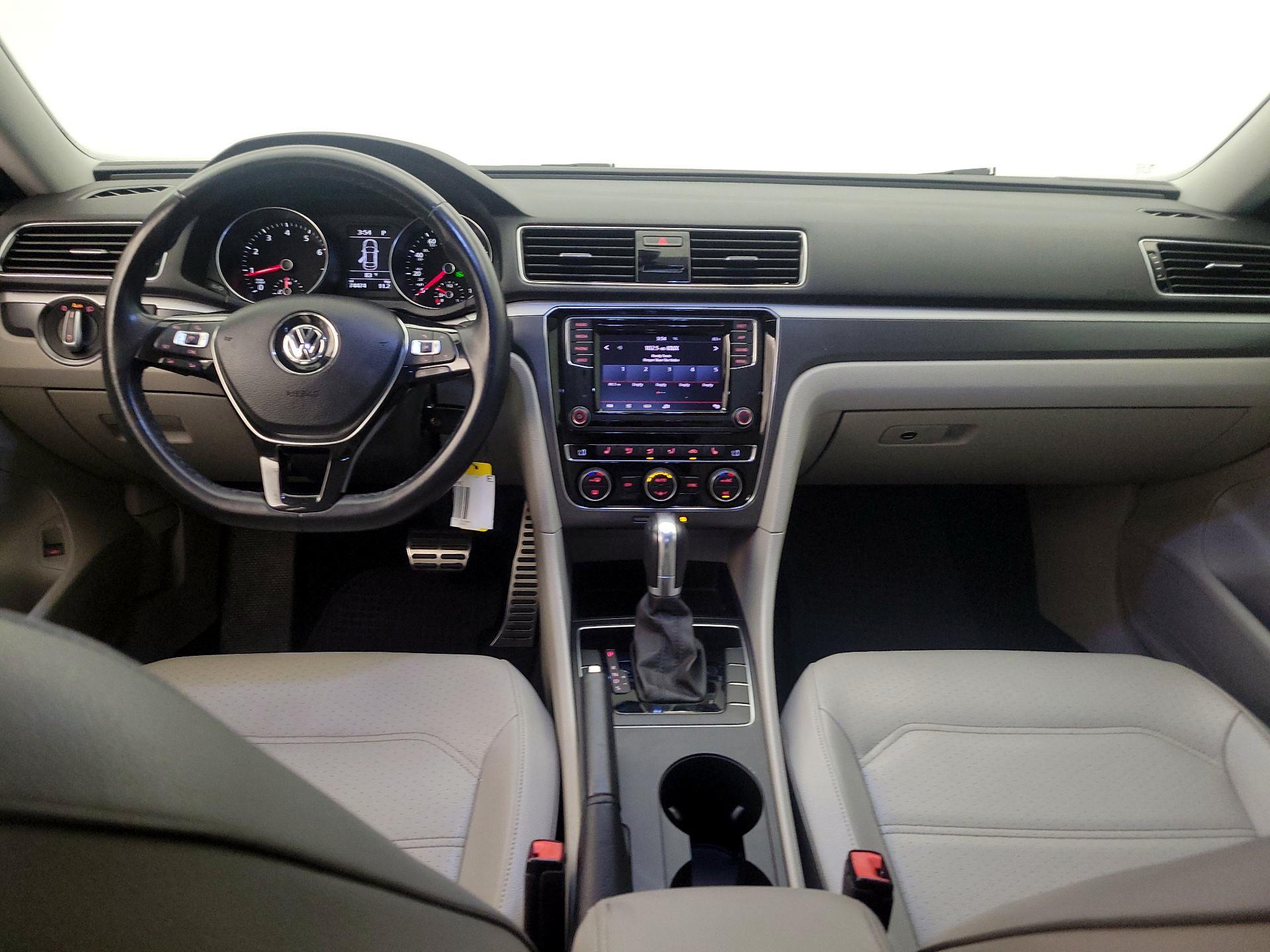 Thumbnail: 2018 Volkswagen Passat - 9