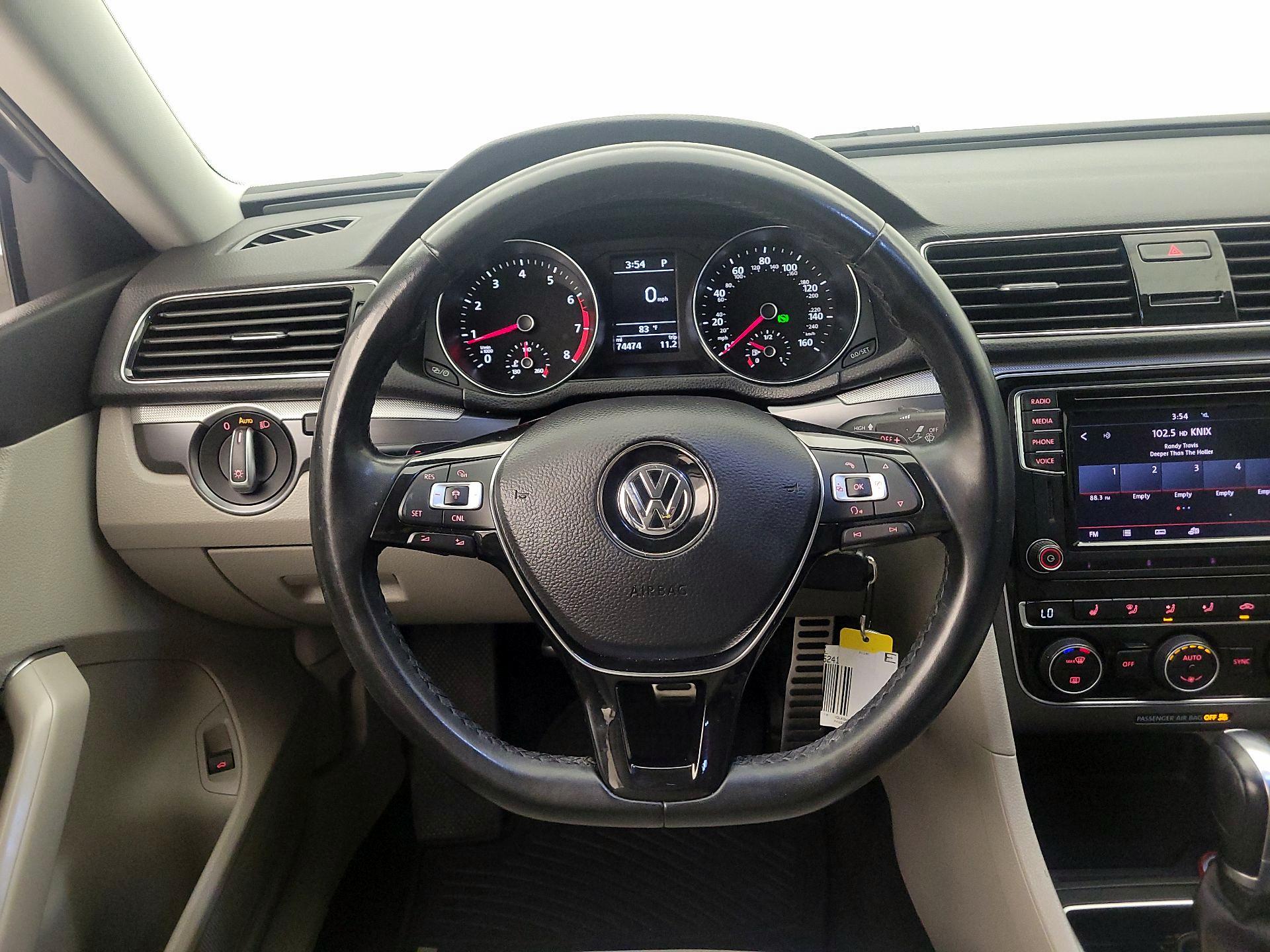 Thumbnail: 2018 Volkswagen Passat - 10