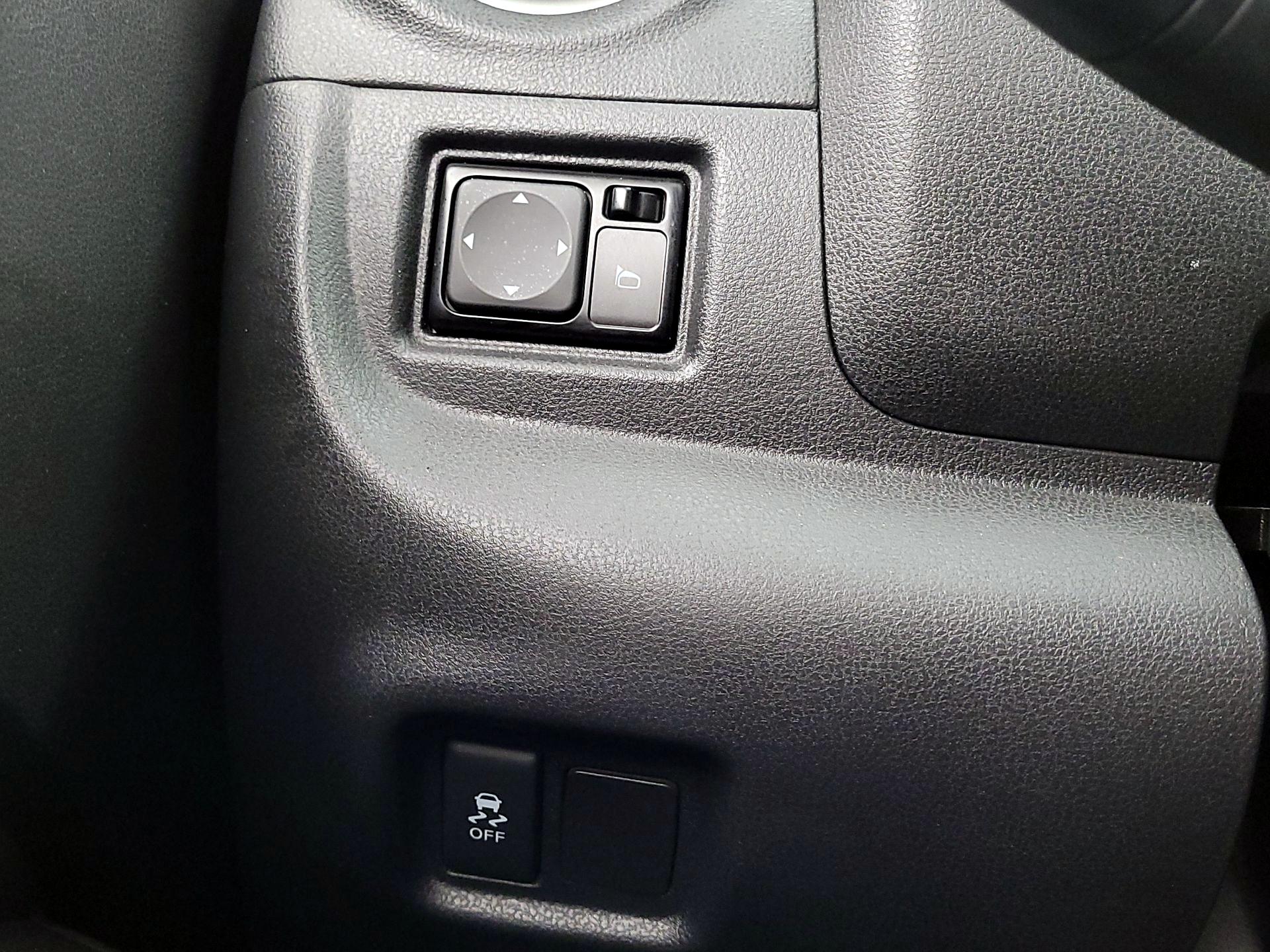 Thumbnail: 2014 Nissan Versa - 13