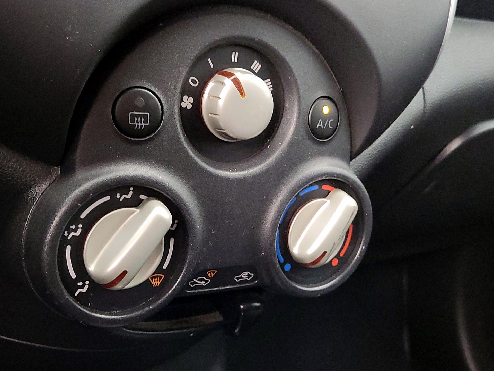 Thumbnail: 2014 Nissan Versa - 15