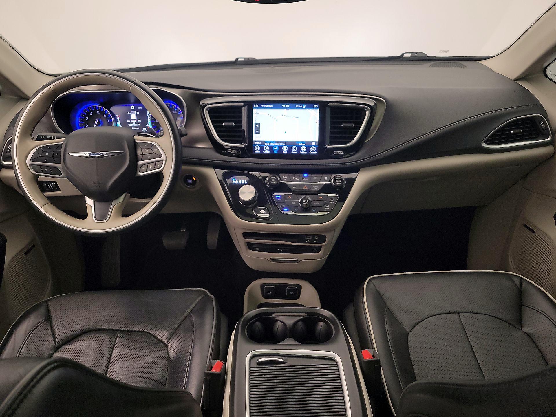 Thumbnail: 2018 Chrysler Pacifica - 9