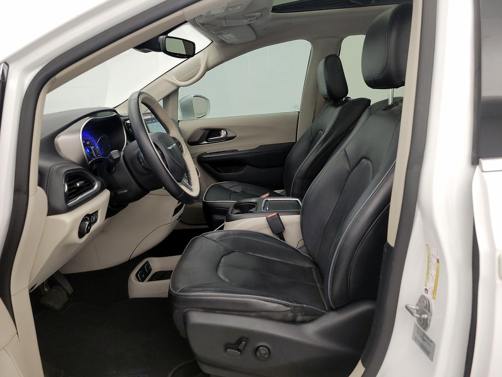 Thumbnail: 2018 Chrysler Pacifica - 11