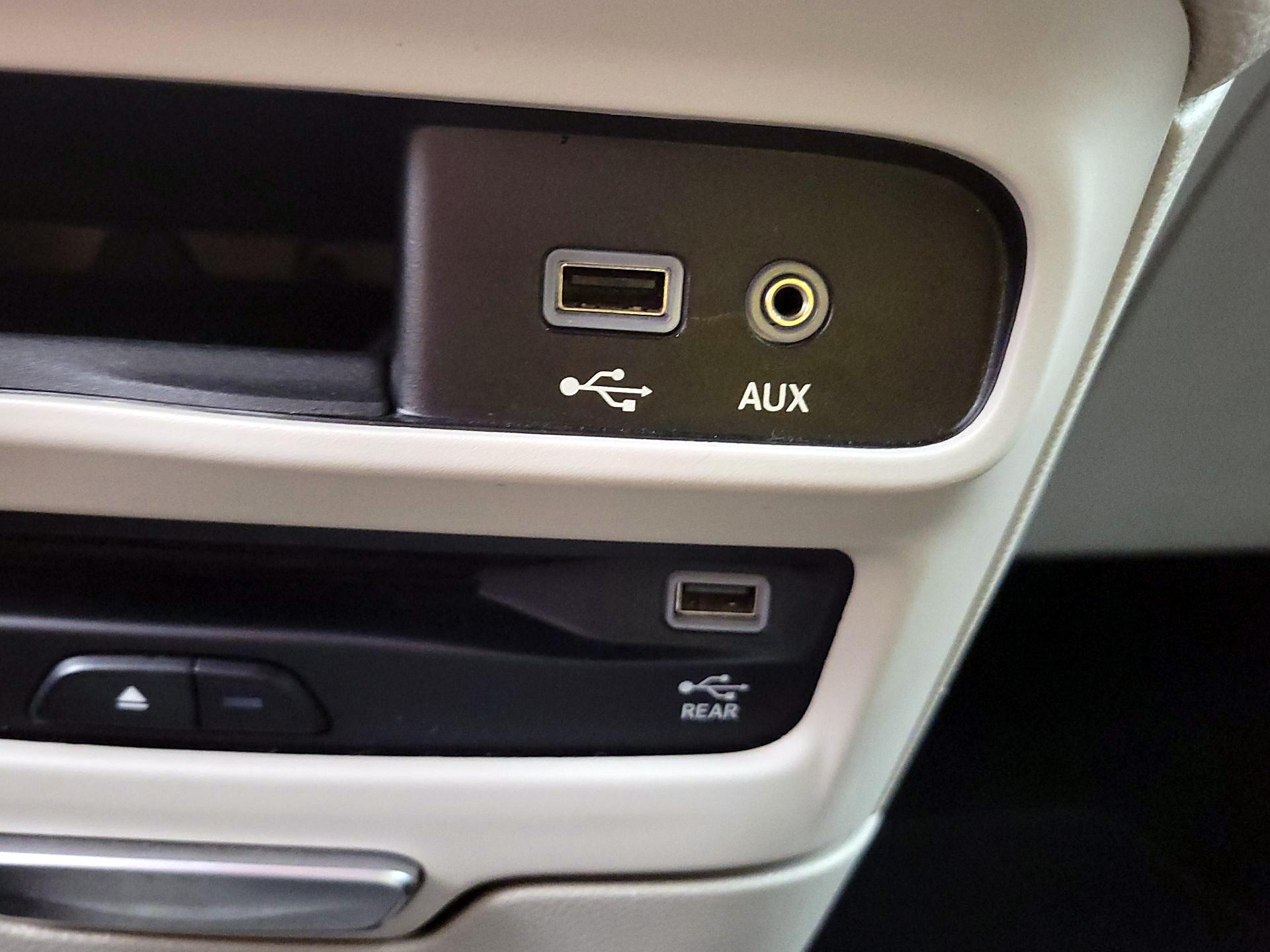 Thumbnail: 2018 Chrysler Pacifica - 19