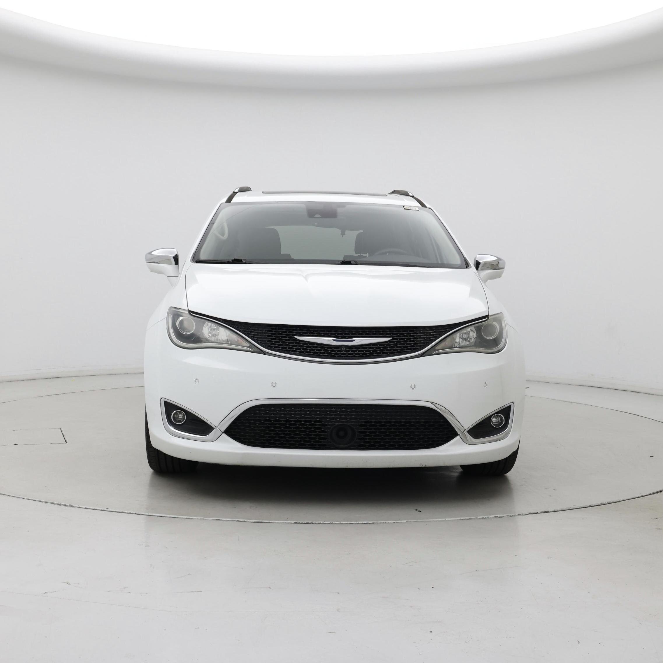 Thumbnail: 2018 Chrysler Pacifica - 5