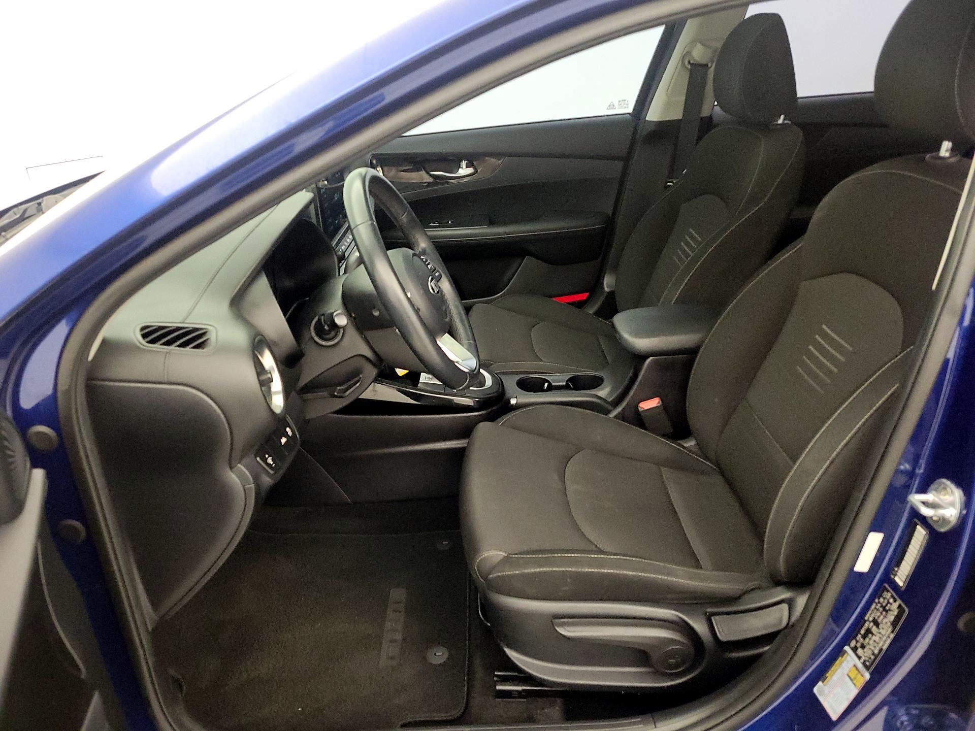 Thumbnail: 2019 Kia Forte - 11