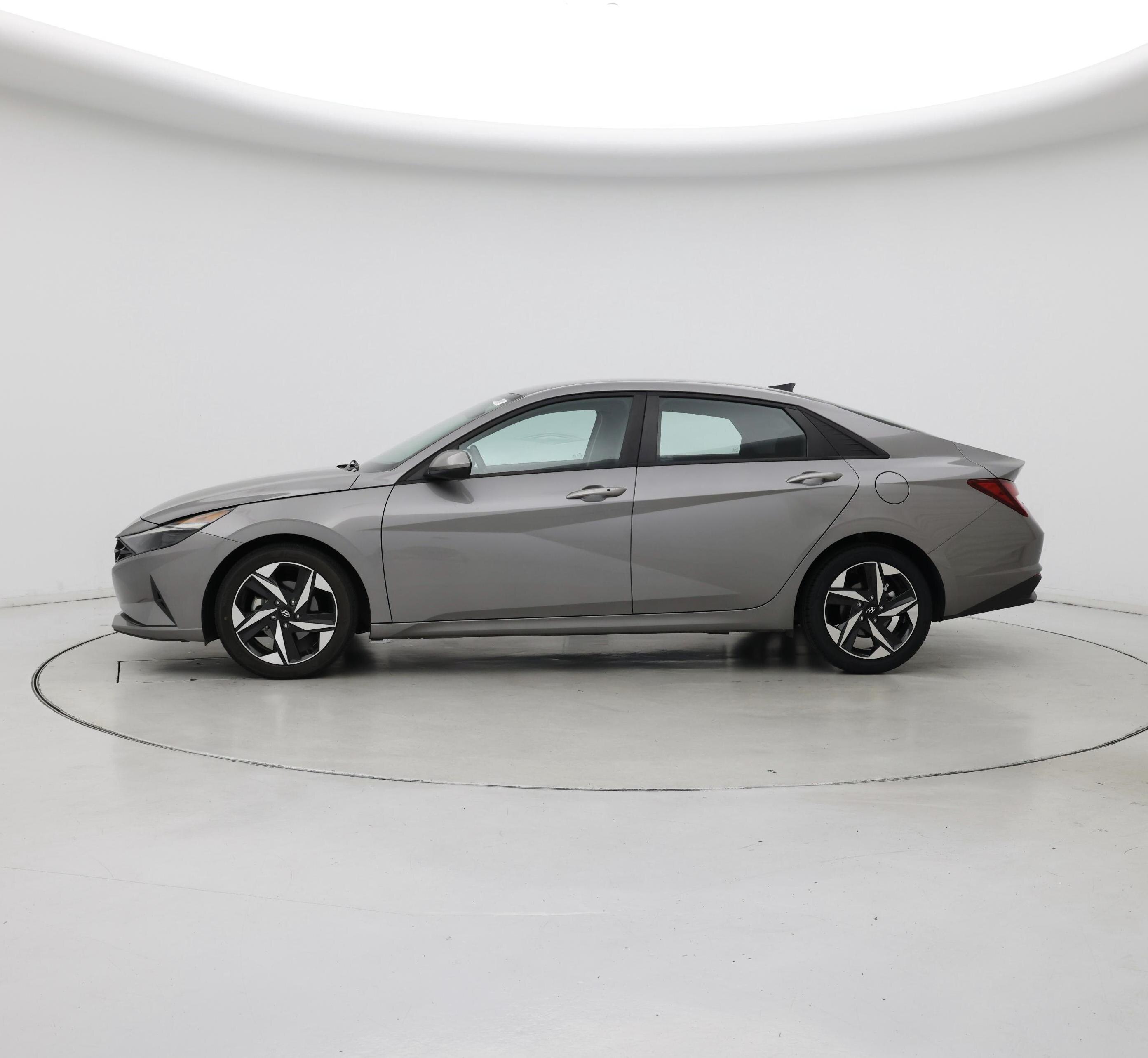 Thumbnail: 2023 Hyundai Elantra - 3
