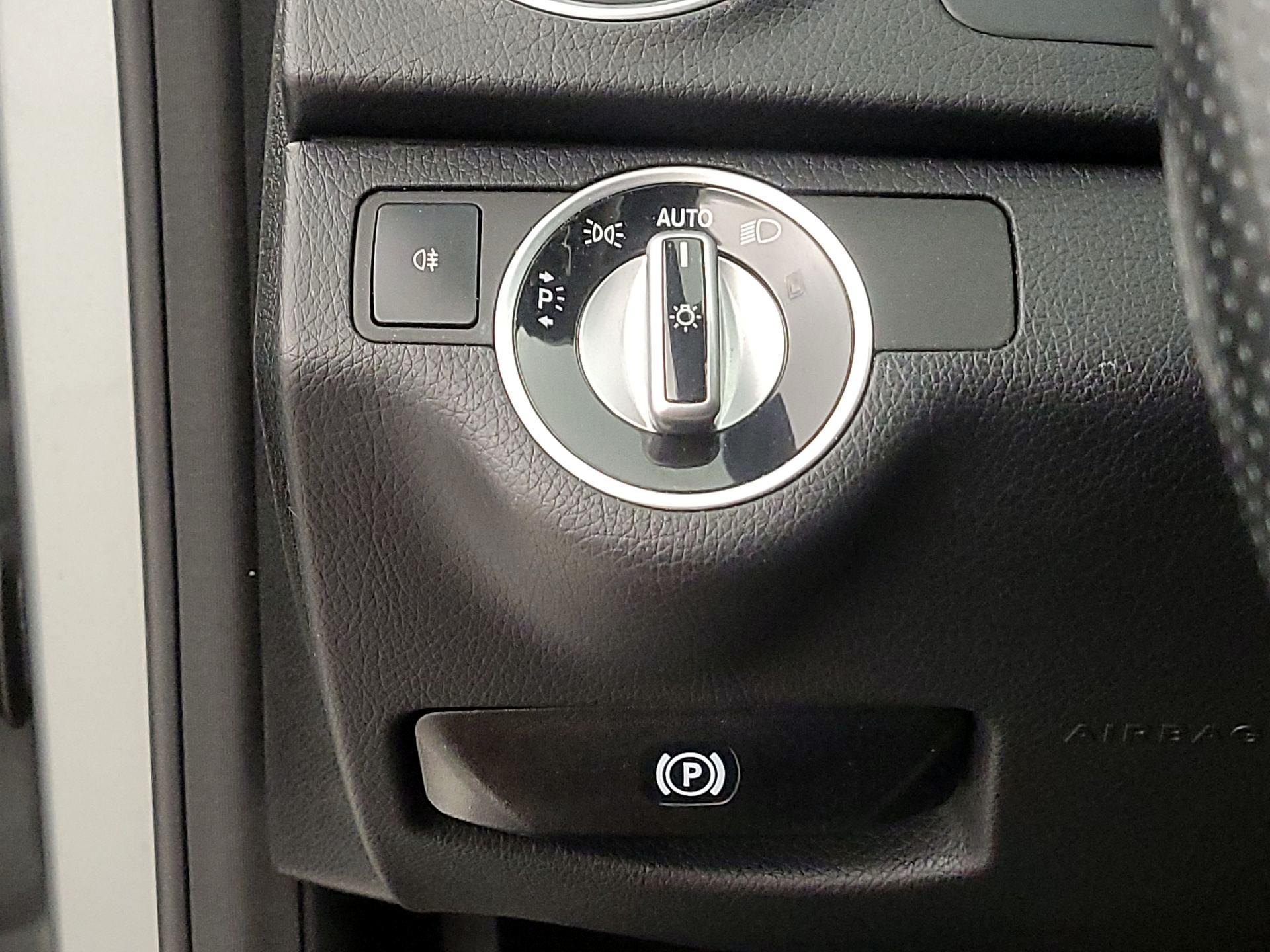 Thumbnail: 2015 Mercedes-Benz C-Class - 13