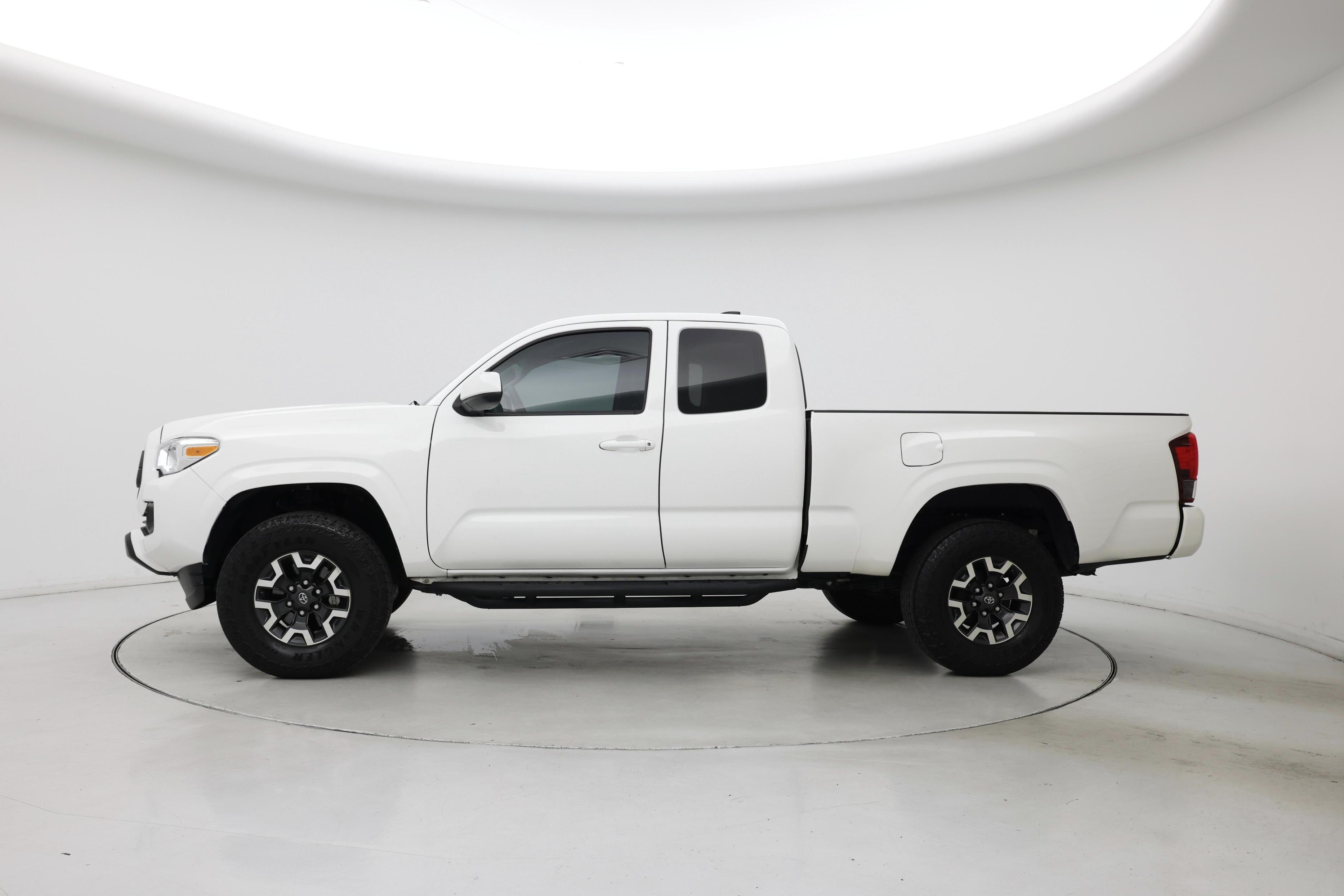 Thumbnail: 2023 Toyota Tacoma - 3