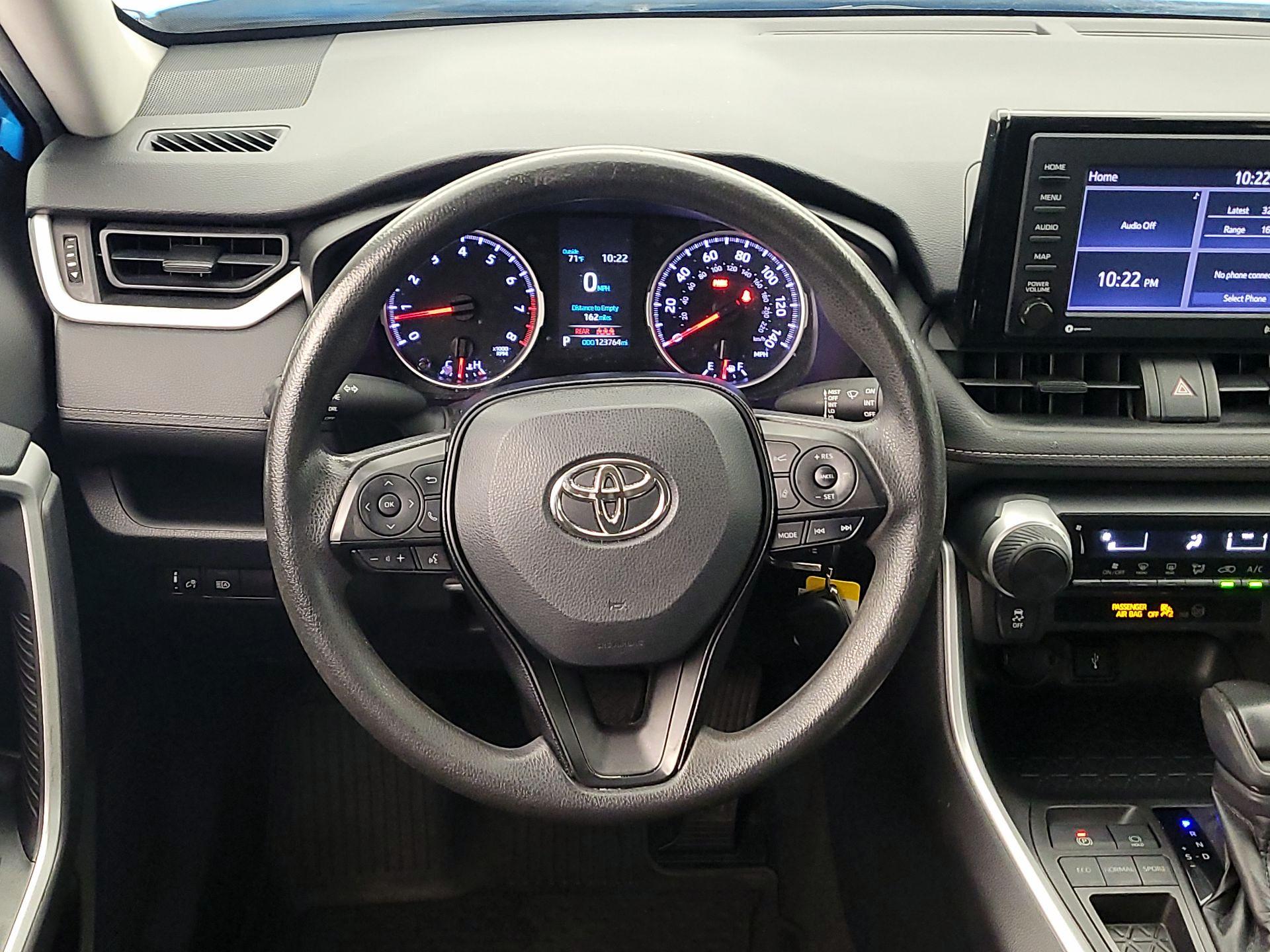 Thumbnail: 2020 Toyota RAV4 - 10