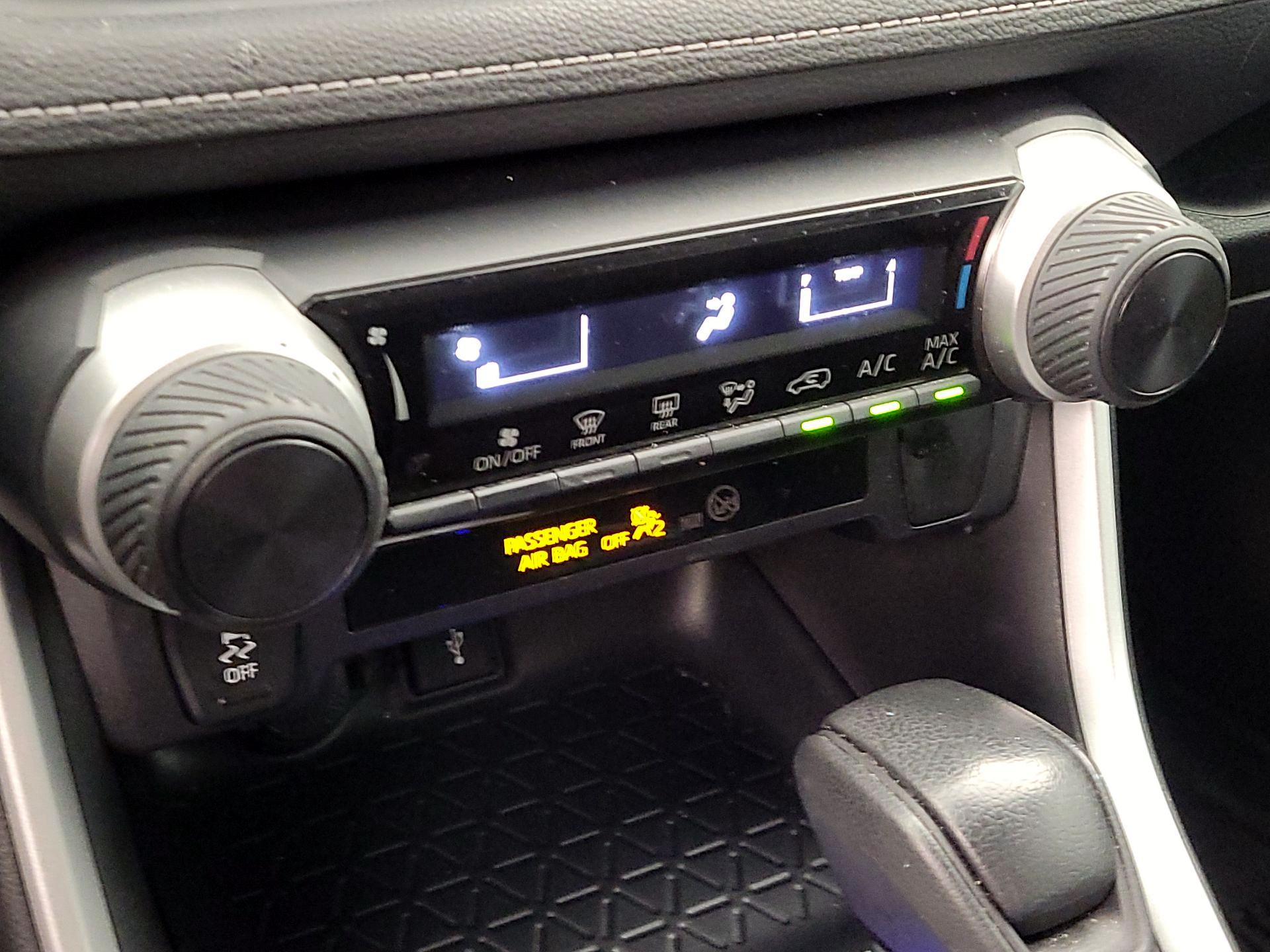 Thumbnail: 2020 Toyota RAV4 - 16