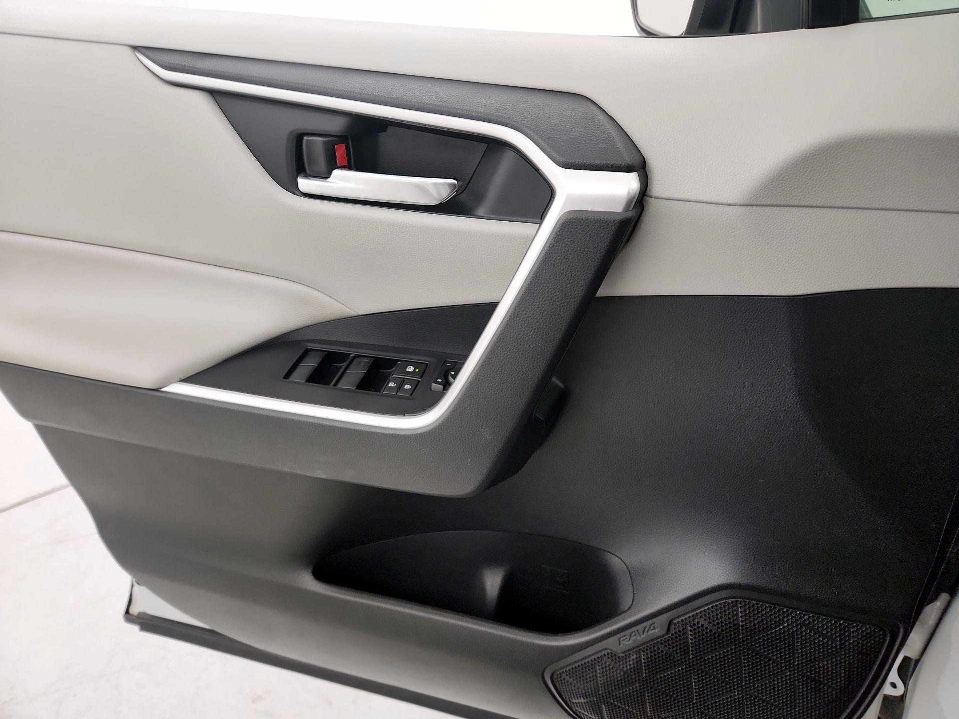Thumbnail: 2019 Toyota RAV4 - 12