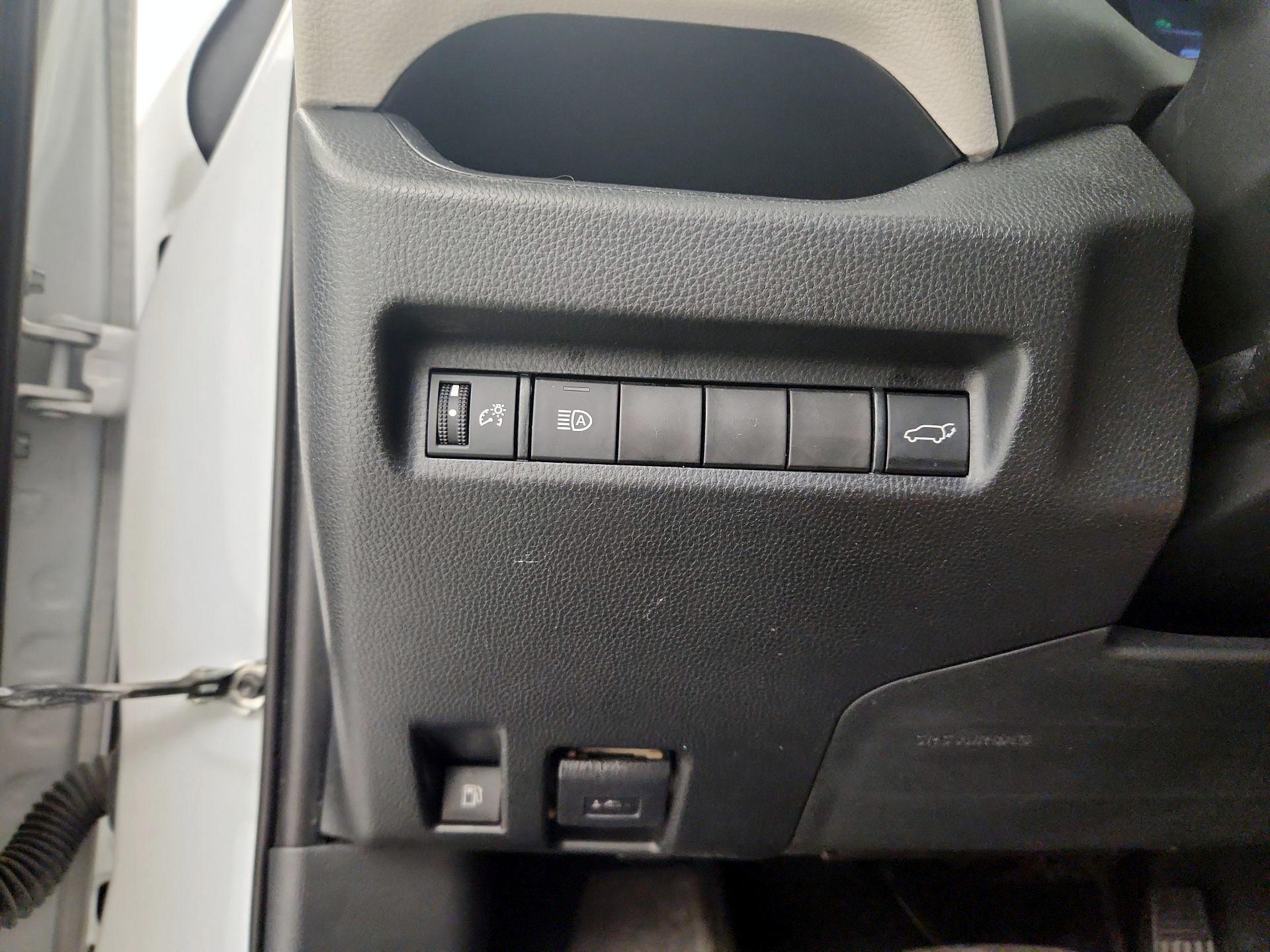 Thumbnail: 2019 Toyota RAV4 - 13