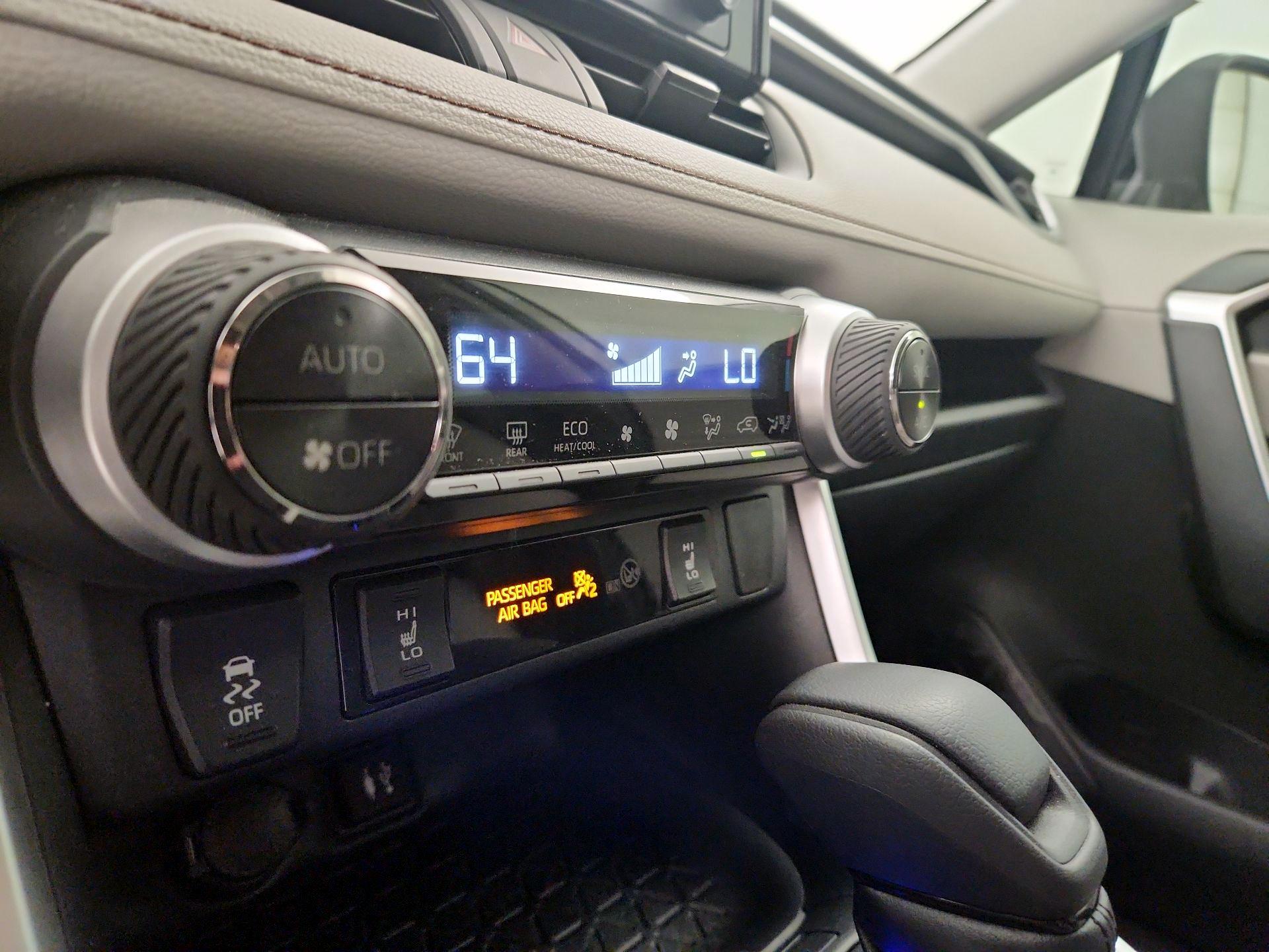 Thumbnail: 2019 Toyota RAV4 - 16