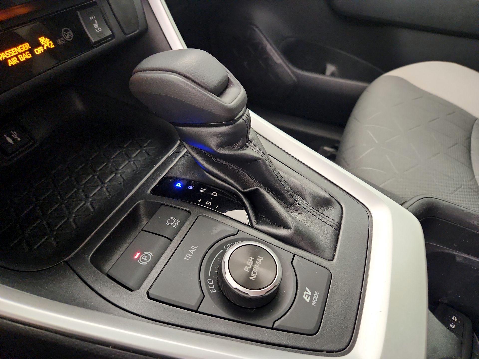 Thumbnail: 2019 Toyota RAV4 - 17