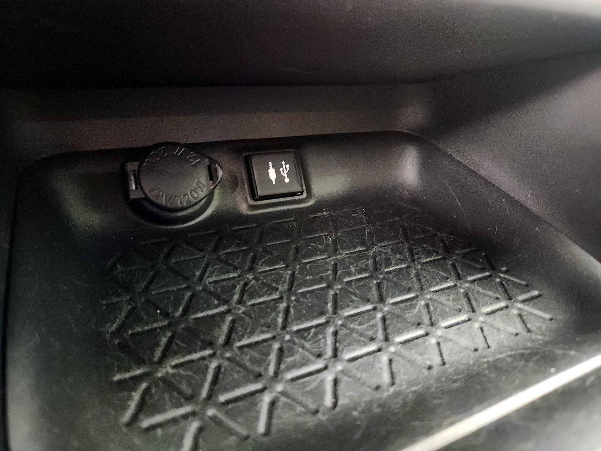 Thumbnail: 2019 Toyota RAV4 - 18