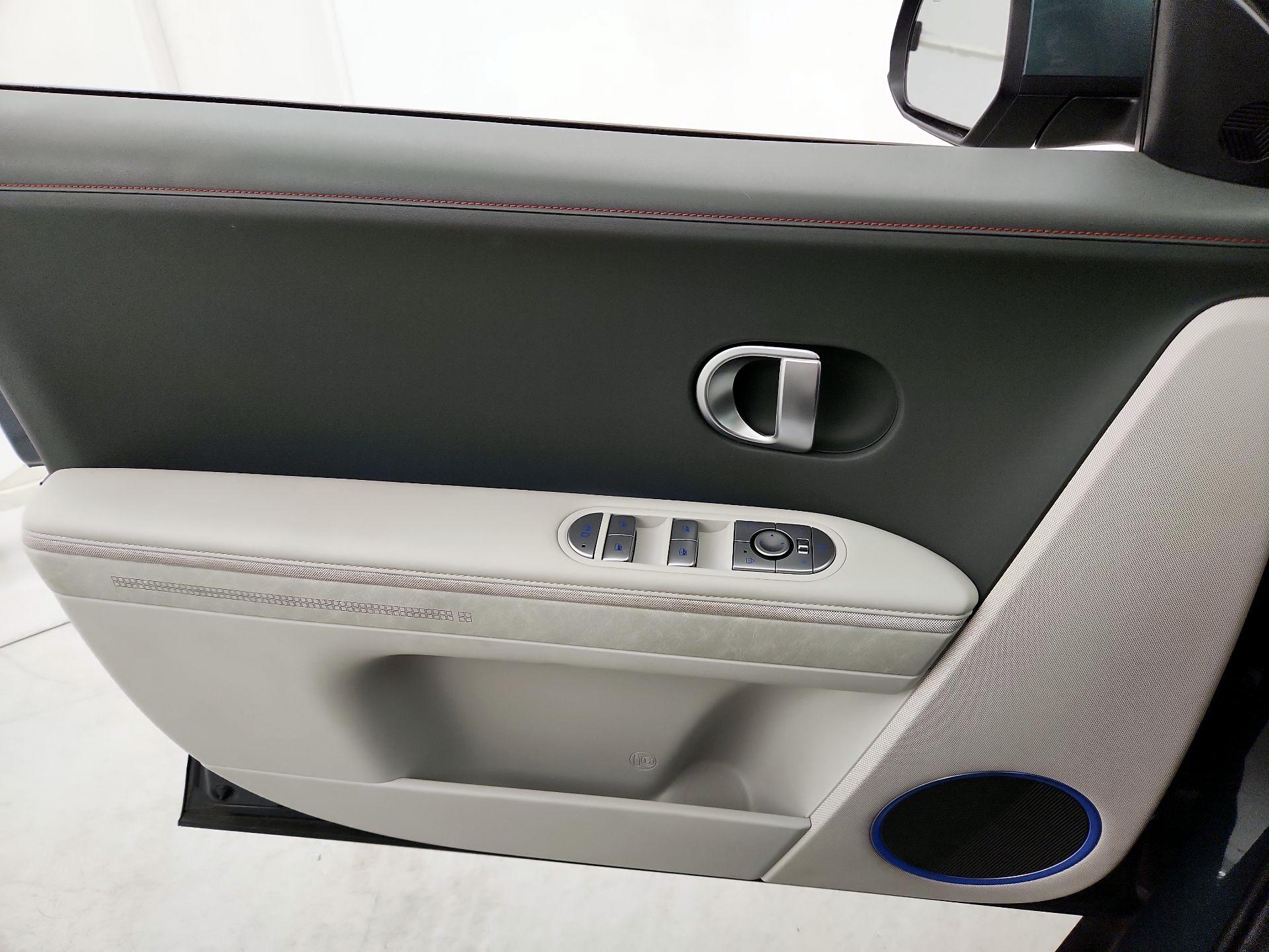 Thumbnail: 2022 Hyundai Ioniq 5 - 12