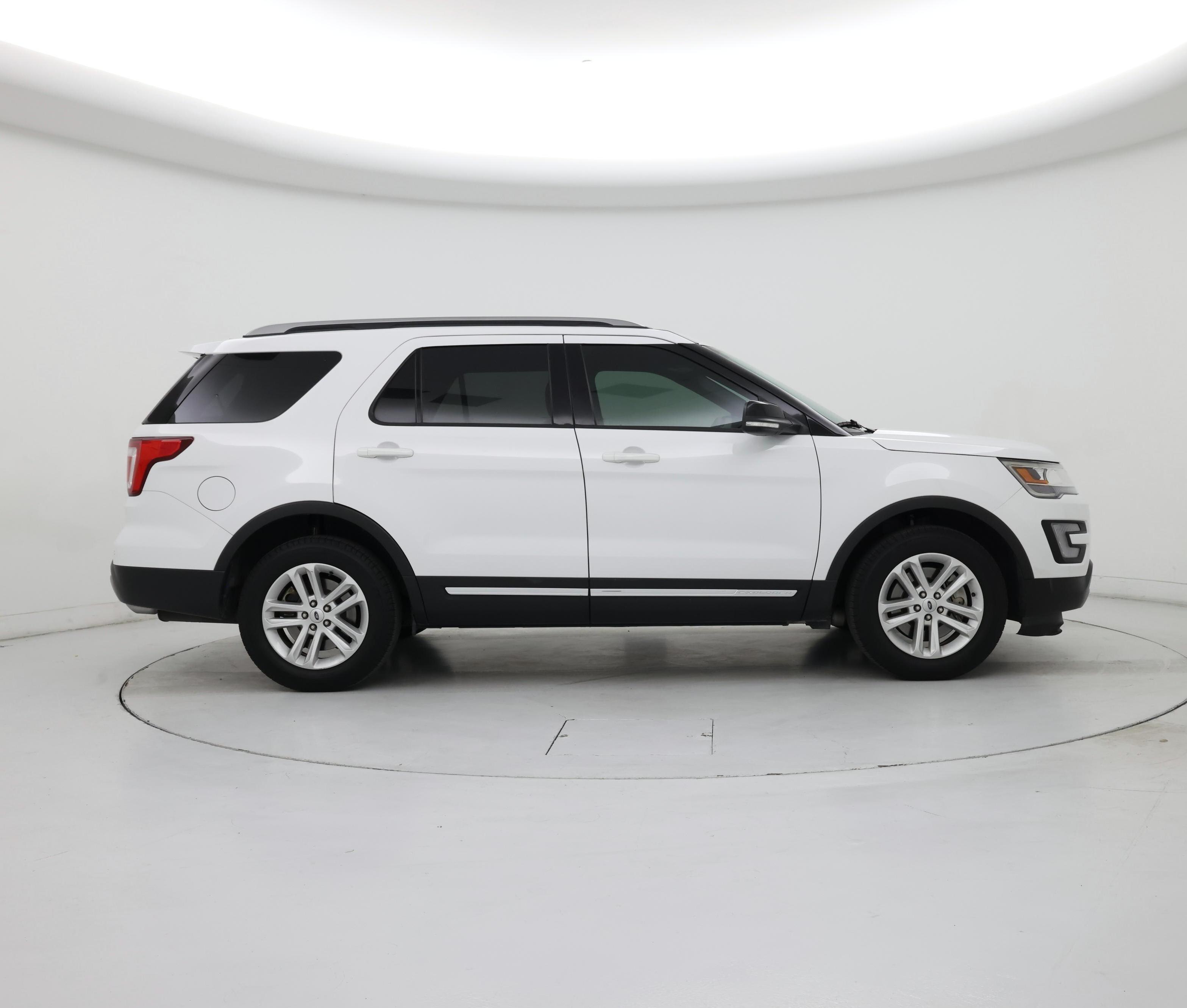 Thumbnail: 2017 Ford Explorer - 7