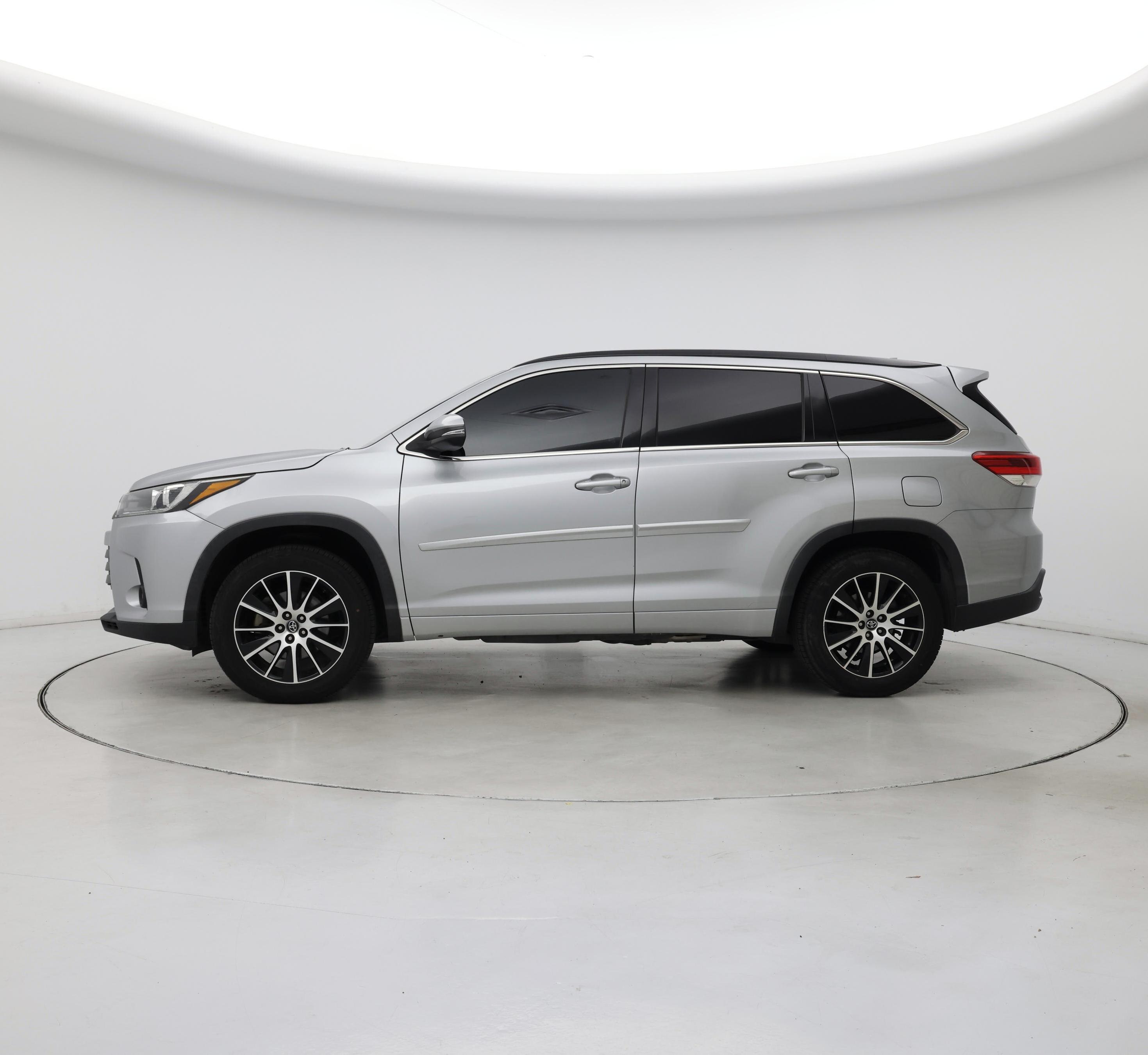 Thumbnail: 2017 Toyota Highlander - 3
