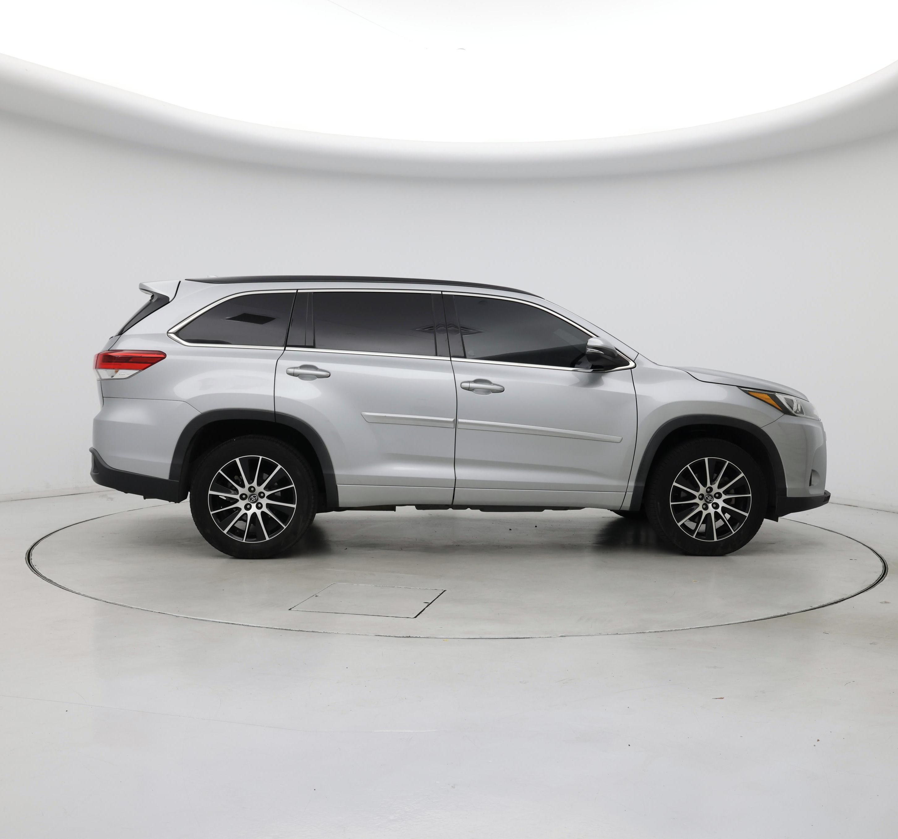 Thumbnail: 2017 Toyota Highlander - 7