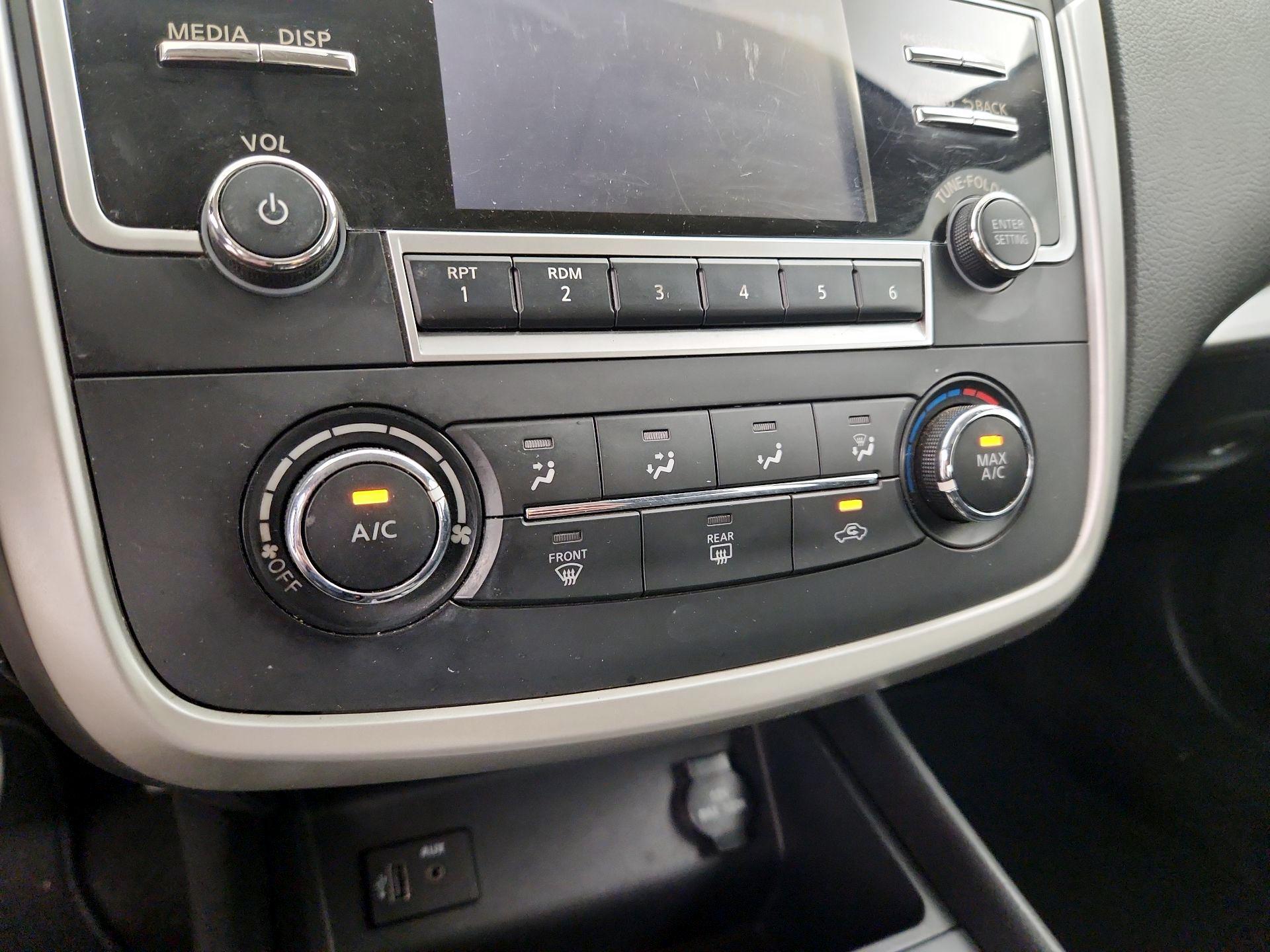 Thumbnail: 2018 Nissan Altima - 16