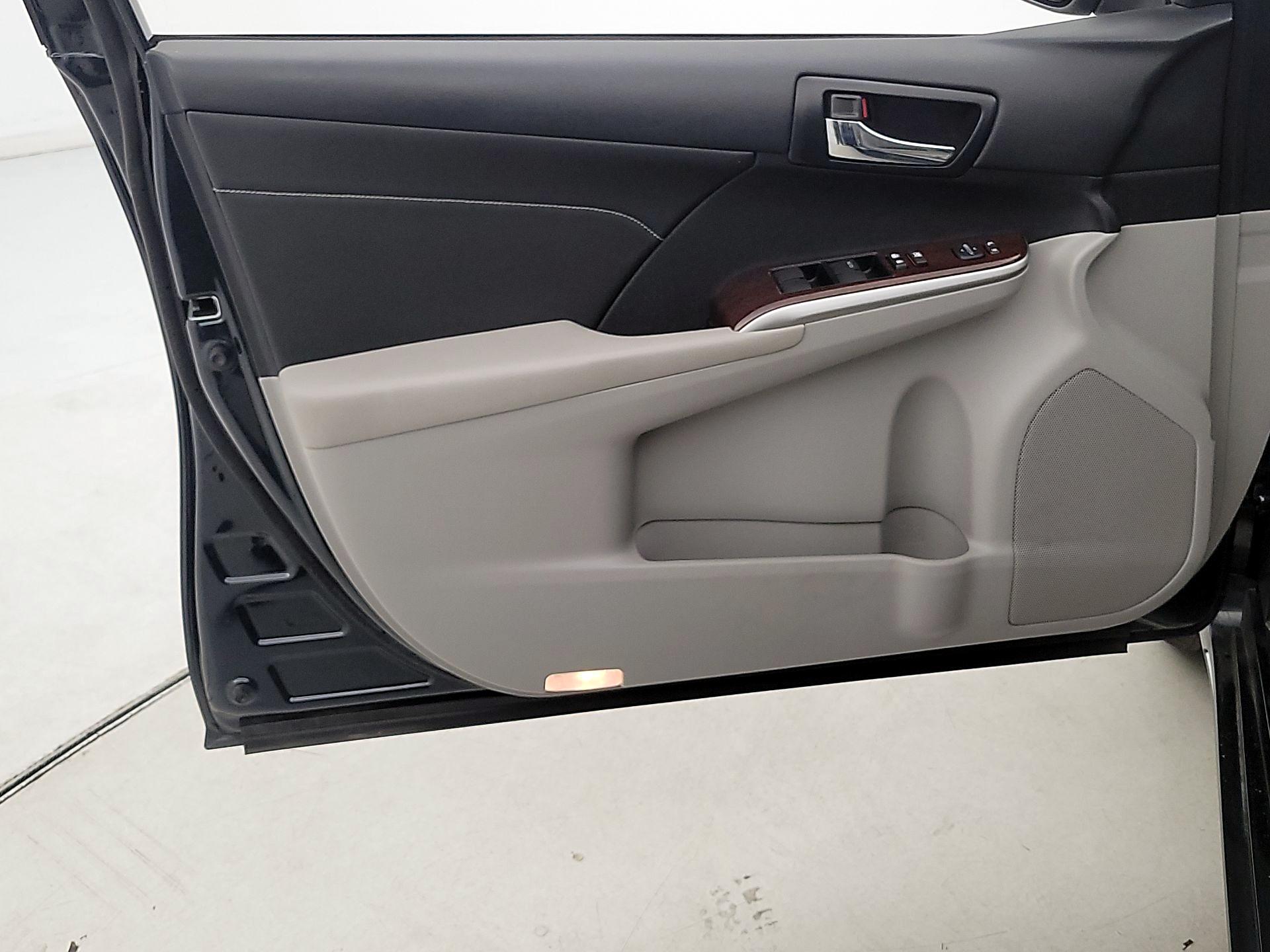 Thumbnail: 2013 Toyota Camry - 12