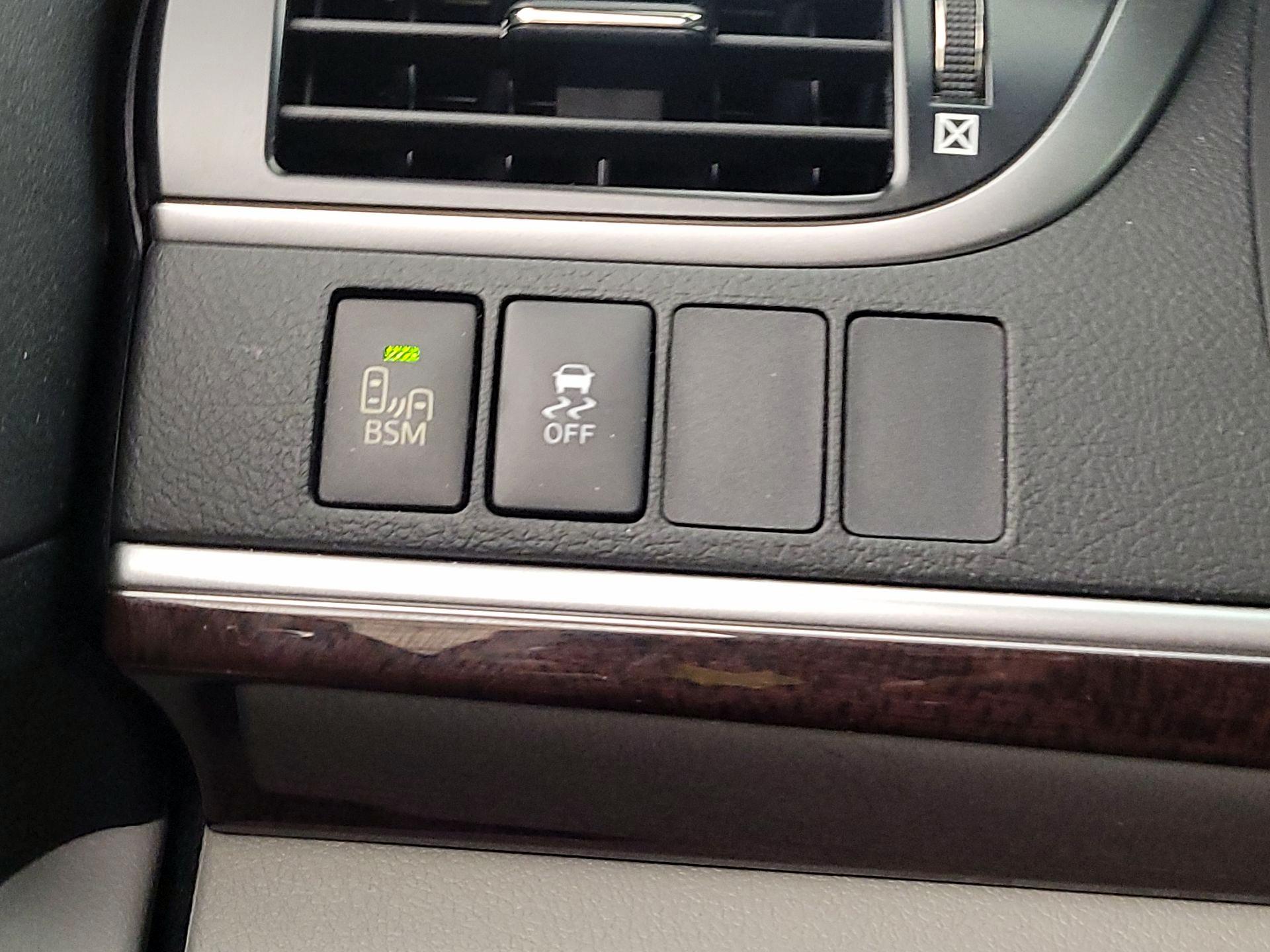 Thumbnail: 2013 Toyota Camry - 13