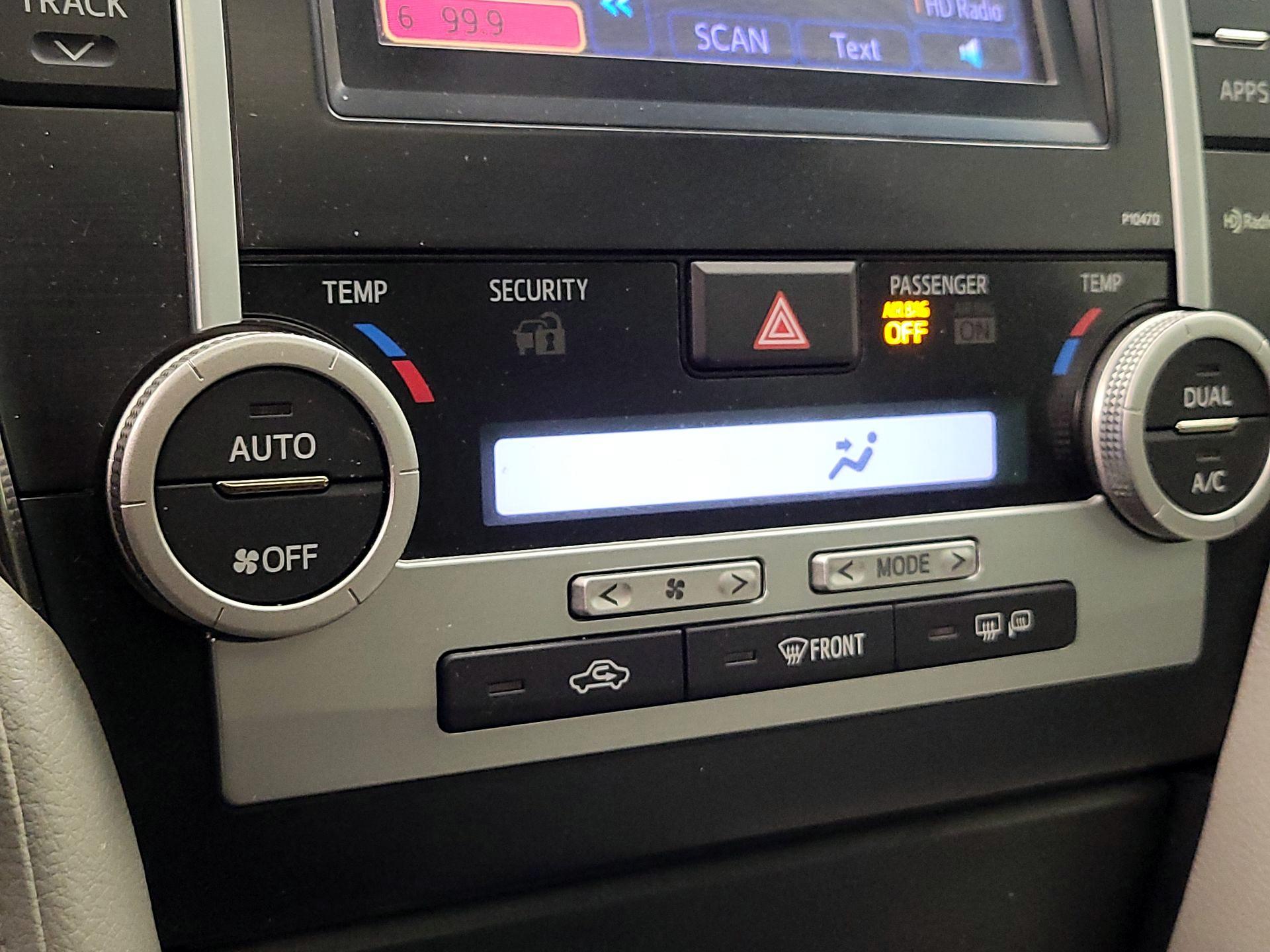 Thumbnail: 2013 Toyota Camry - 16