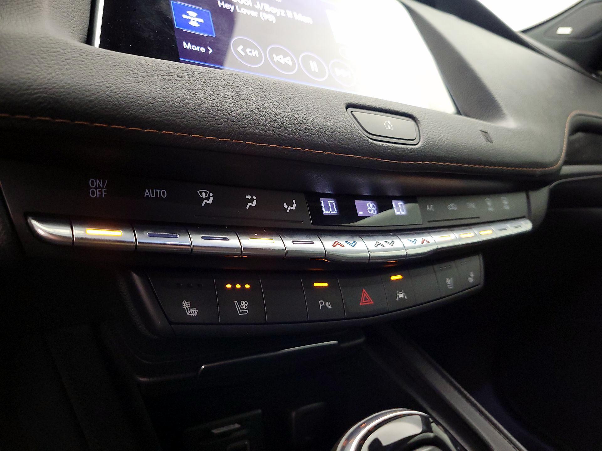Thumbnail: 2020 Cadillac XT4 - 16