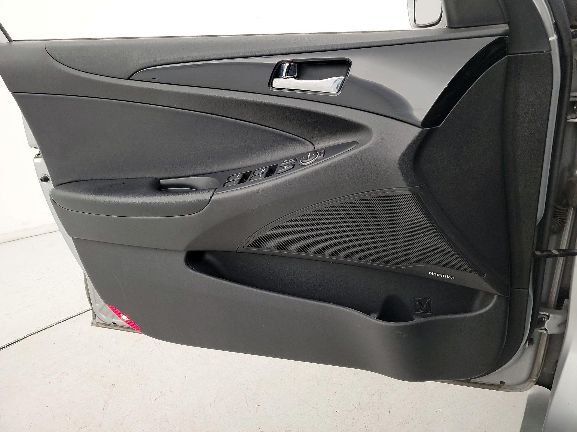 Thumbnail: 2013 Hyundai Sonata - 12