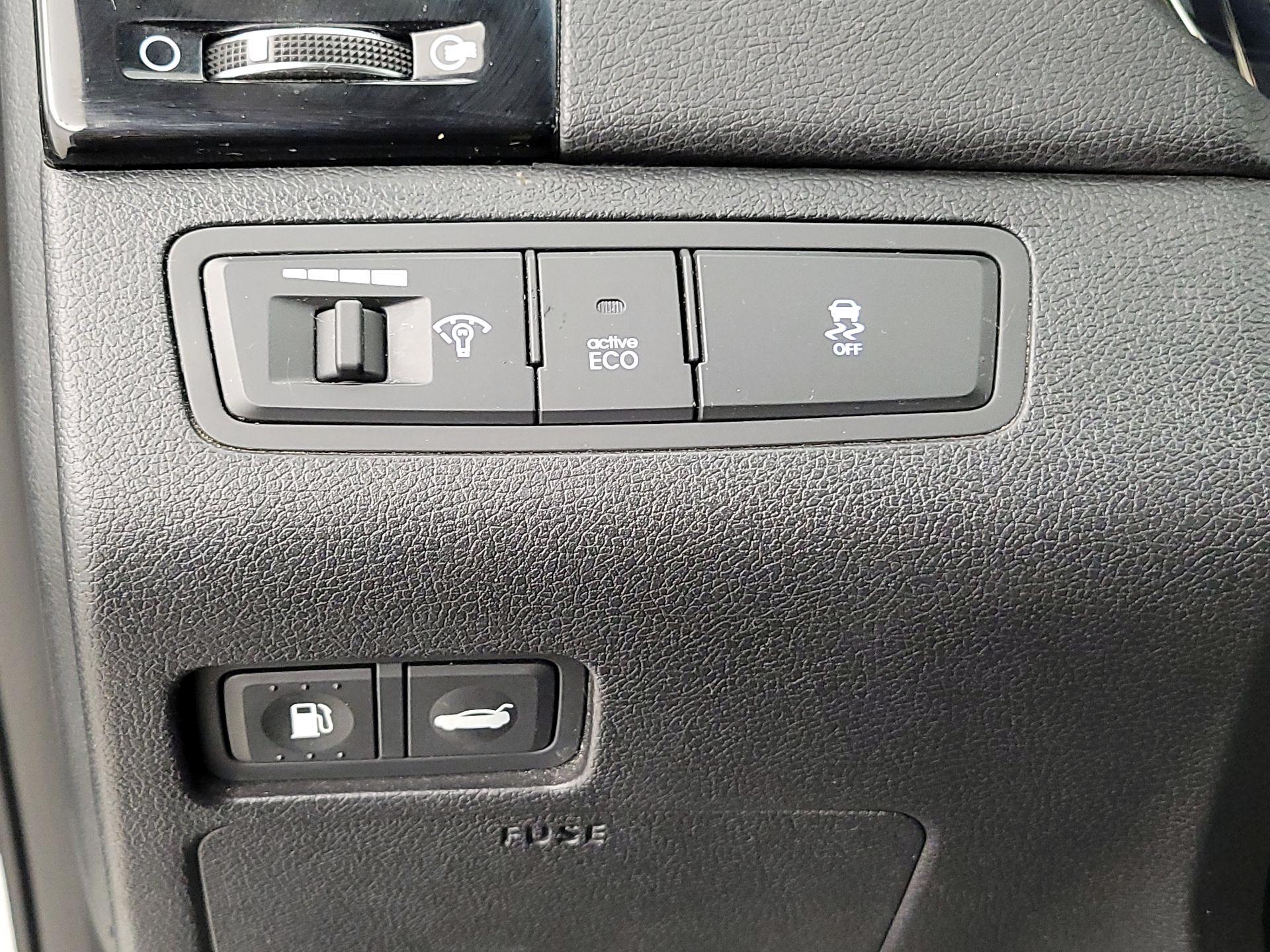 Thumbnail: 2013 Hyundai Sonata - 13